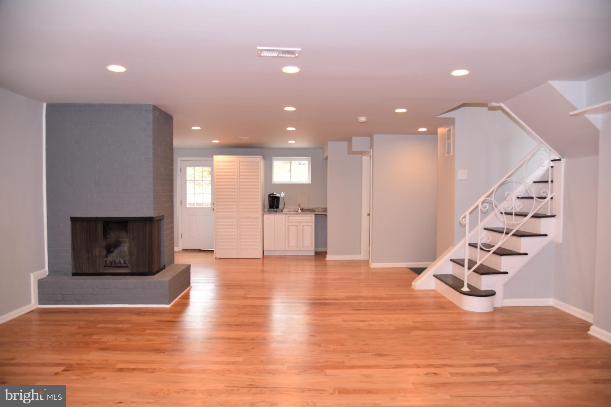 COLLEGE PARK ESTATES - Residential Lease