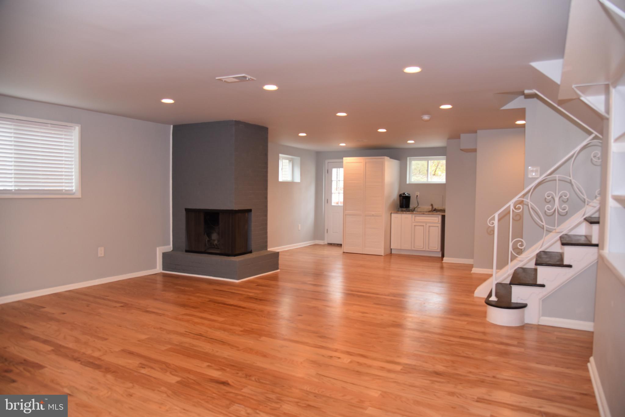 COLLEGE PARK ESTATES - Residential Lease