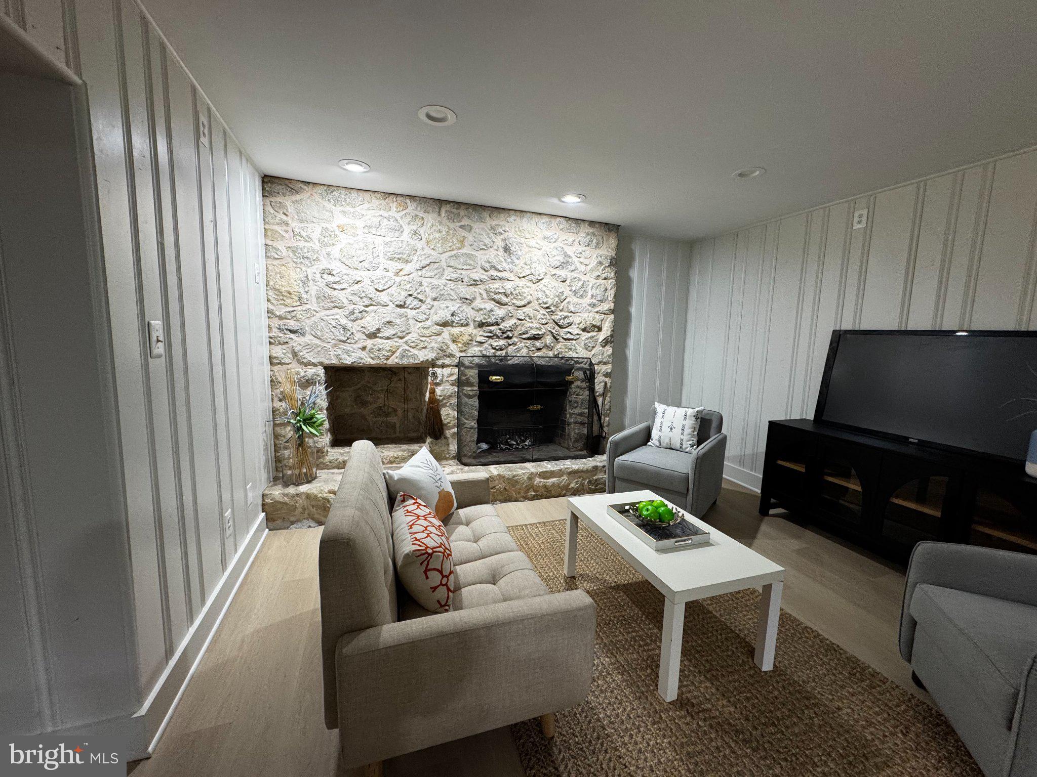 KNOLLWOOD - Residential