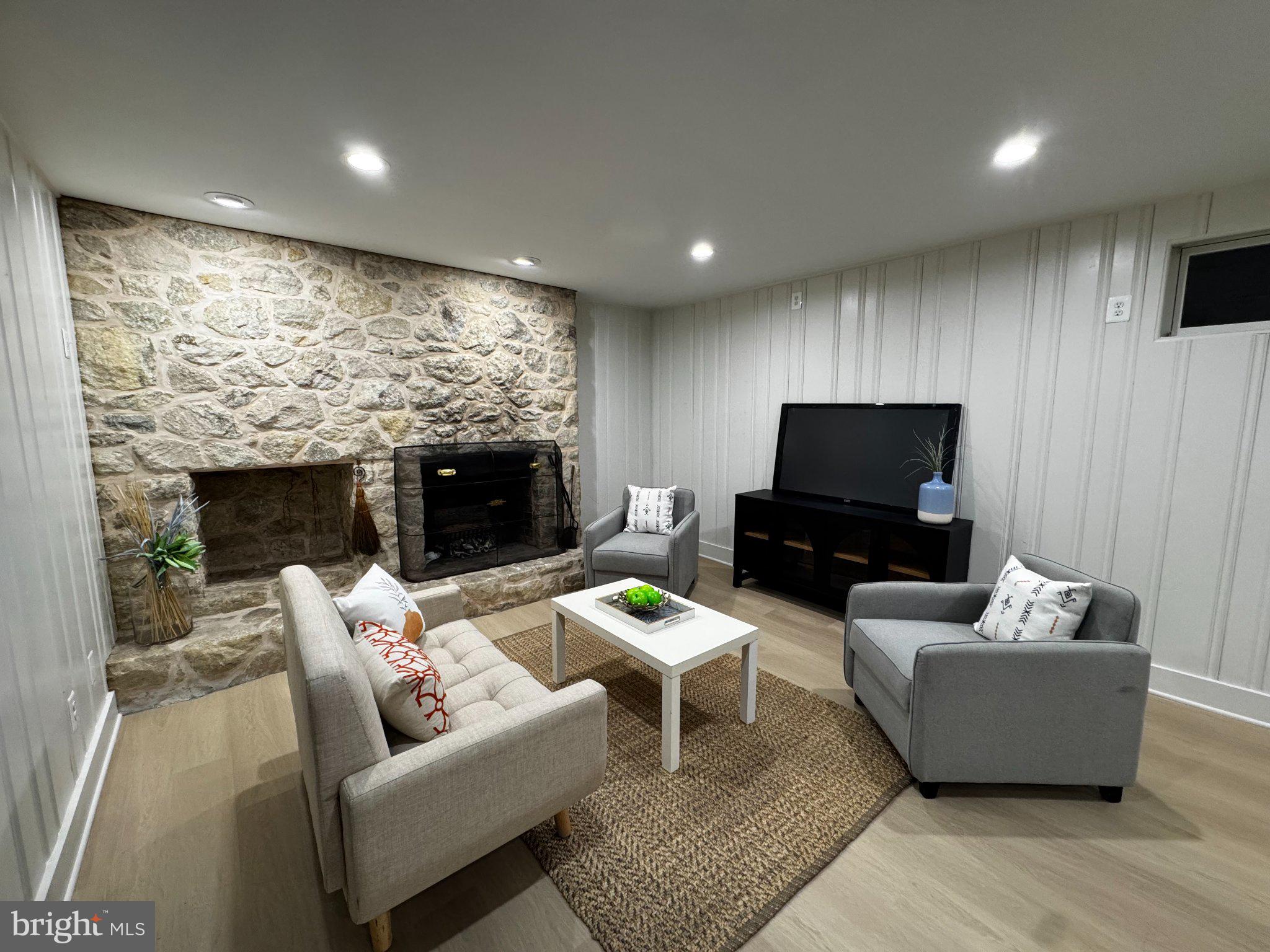 KNOLLWOOD - Residential