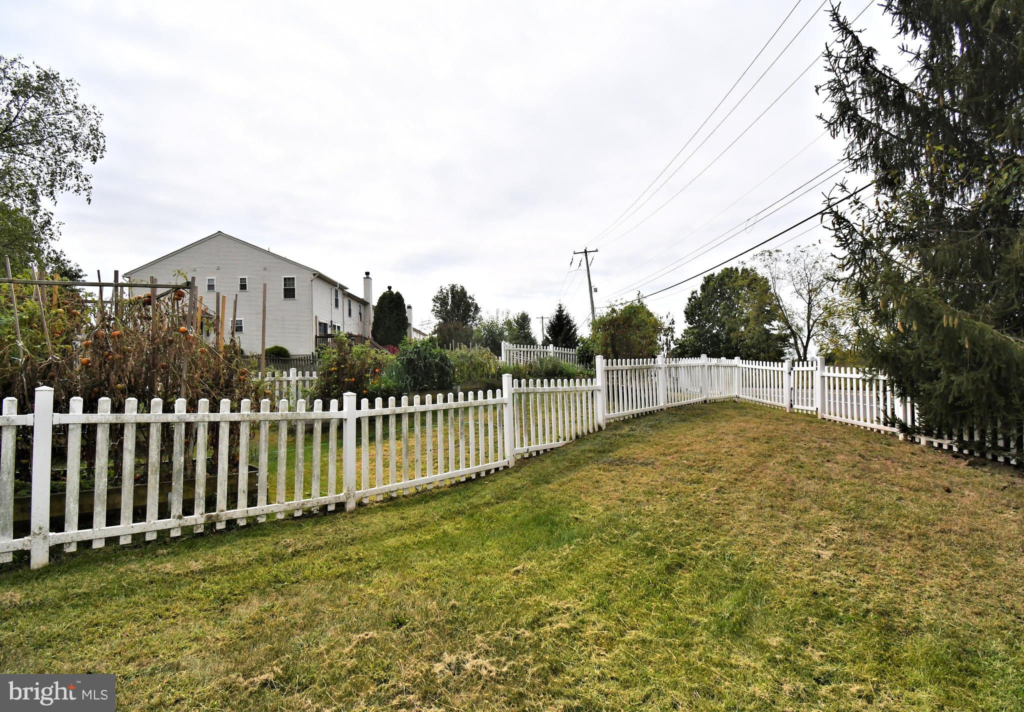 FAIRLAWN COURT - Residential Lease