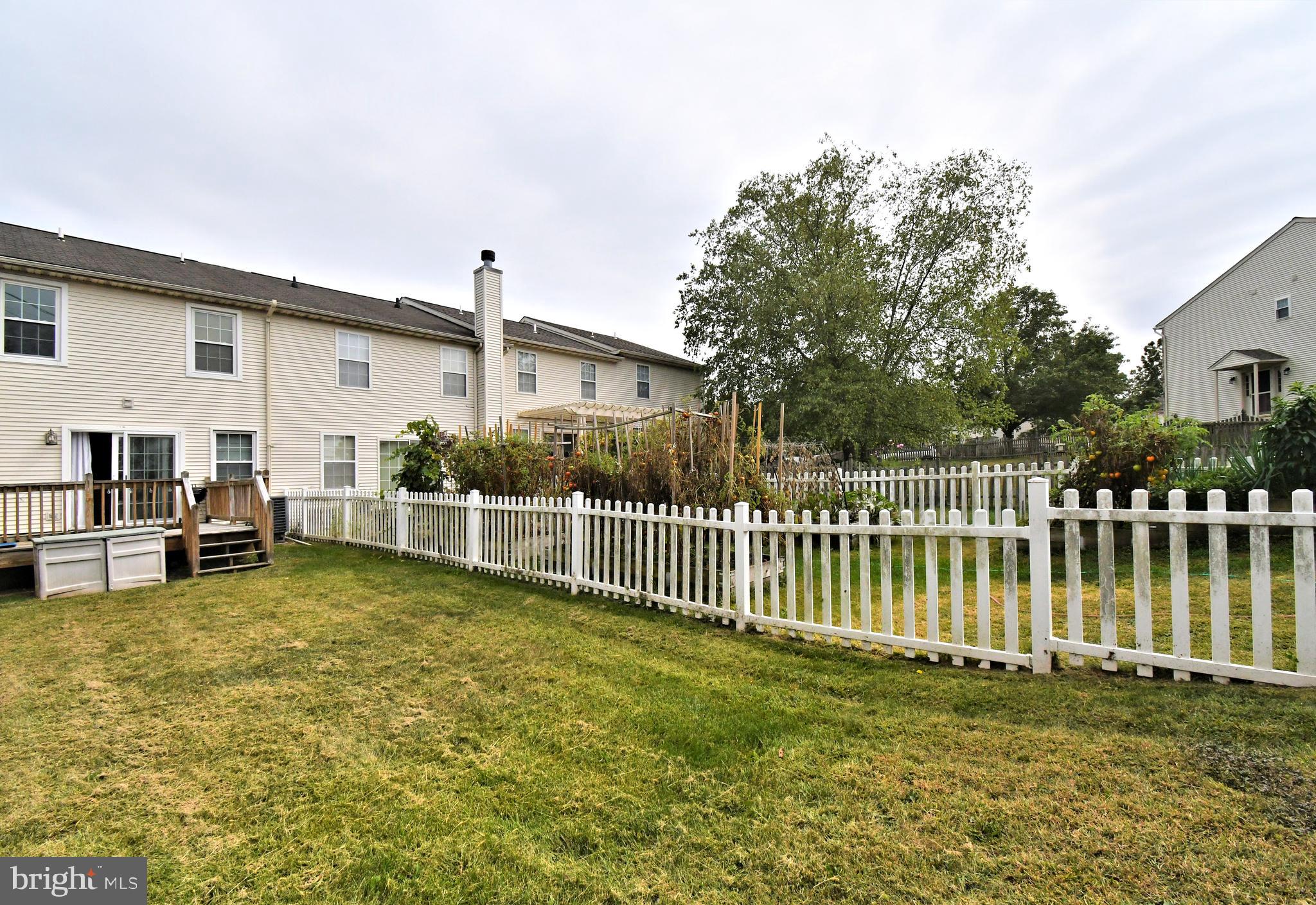 FAIRLAWN COURT - Residential Lease