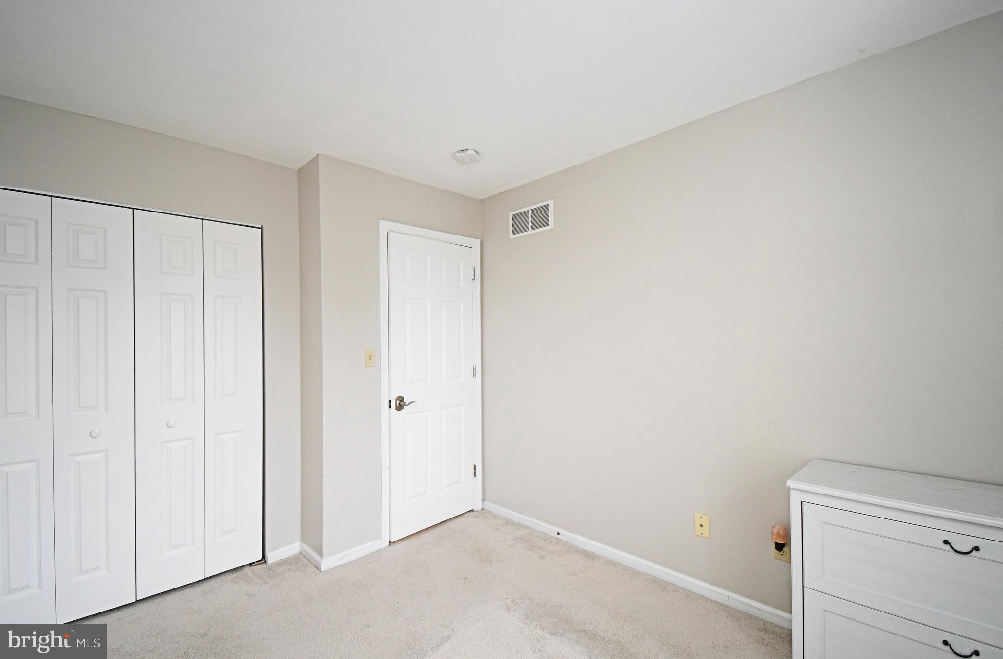 FAIRLAWN COURT - Residential Lease