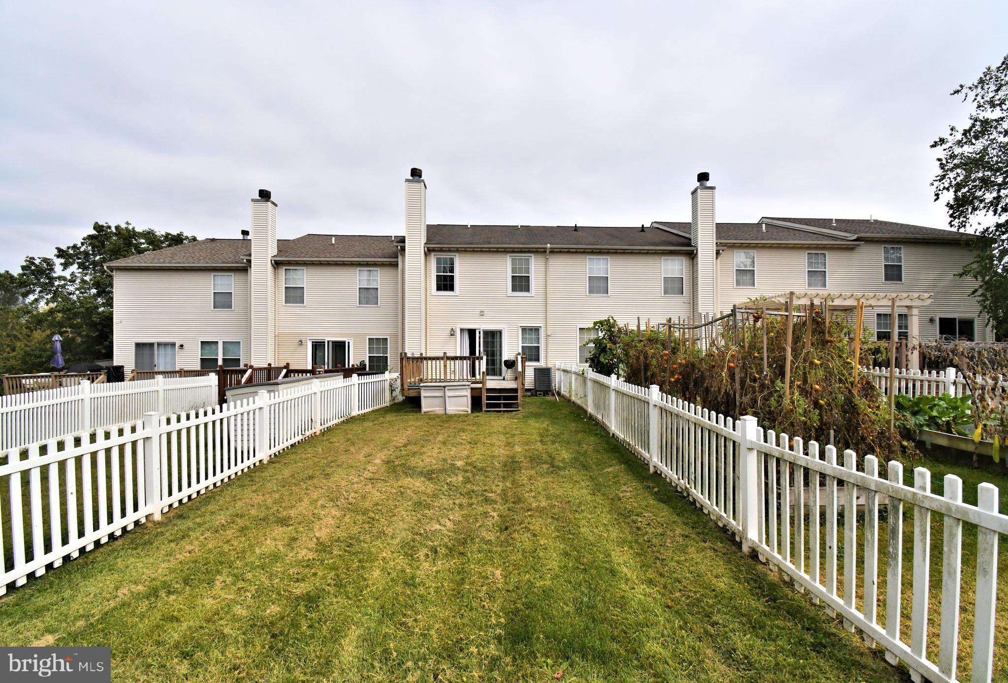 FAIRLAWN COURT - Residential Lease