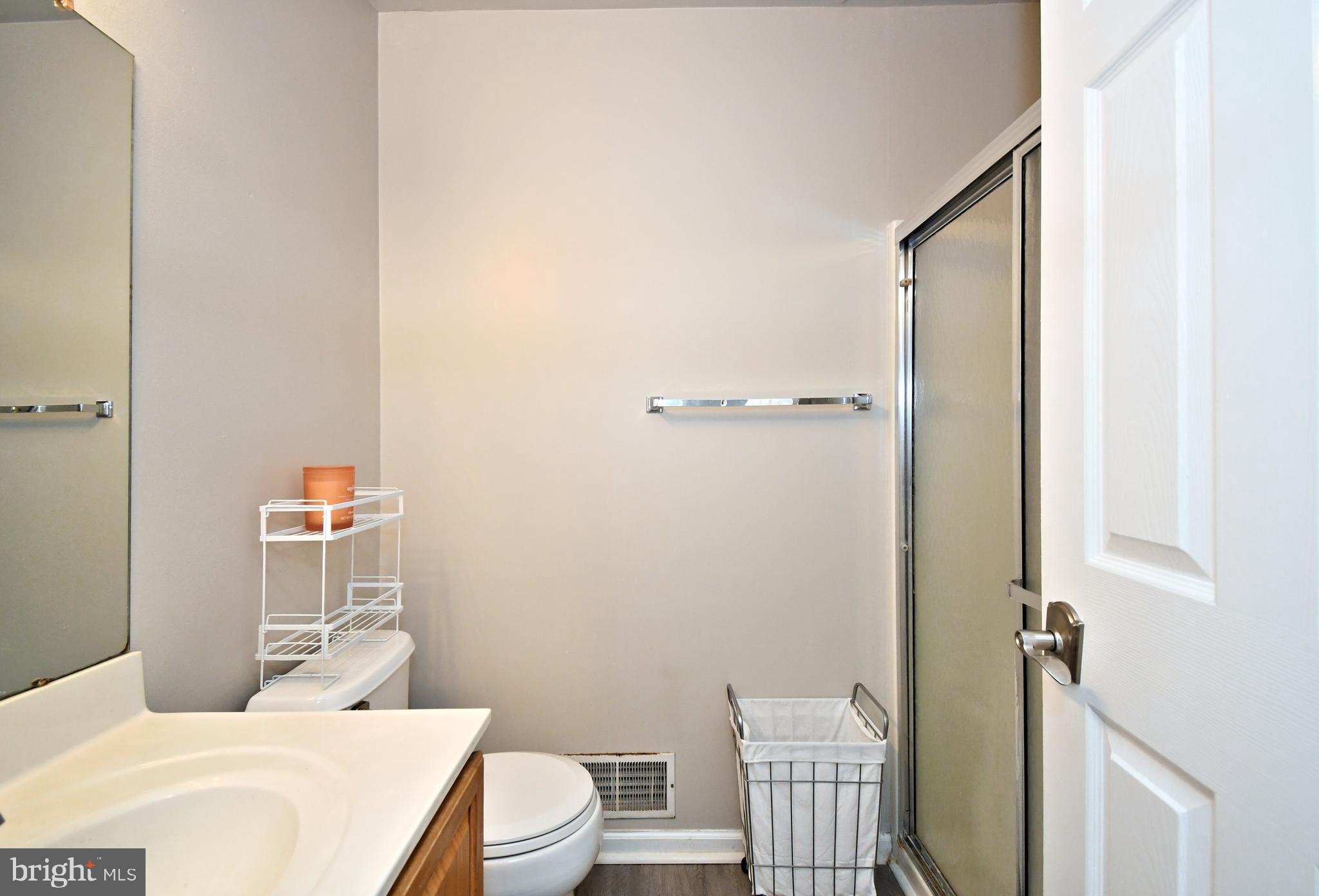 FAIRLAWN COURT - Residential Lease