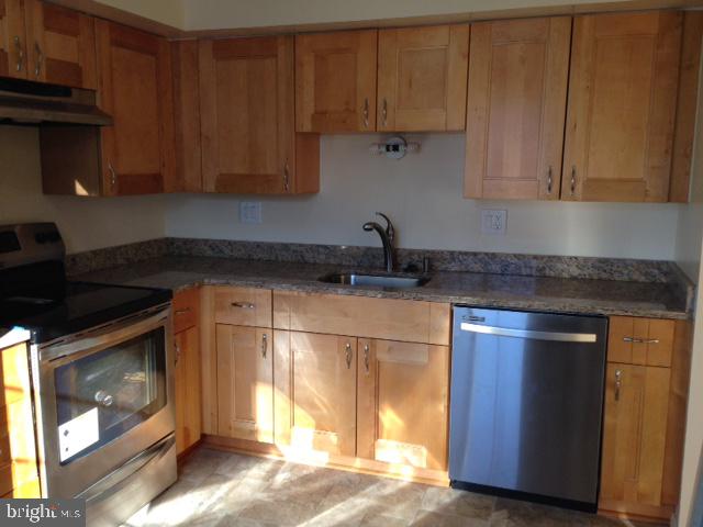 PARK OVERLOOK - Residential Lease