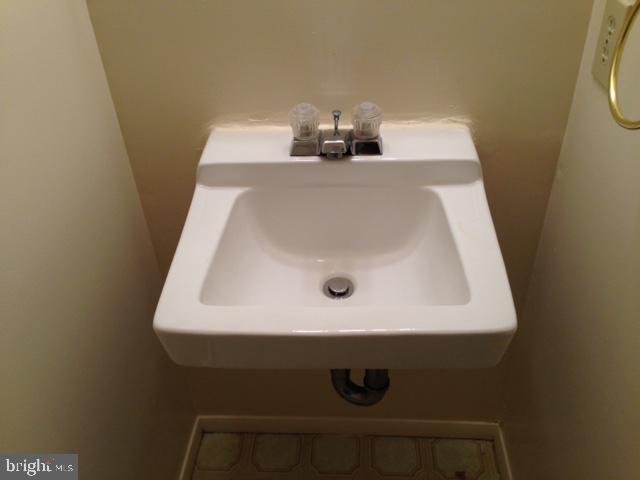 PARK OVERLOOK - Residential Lease