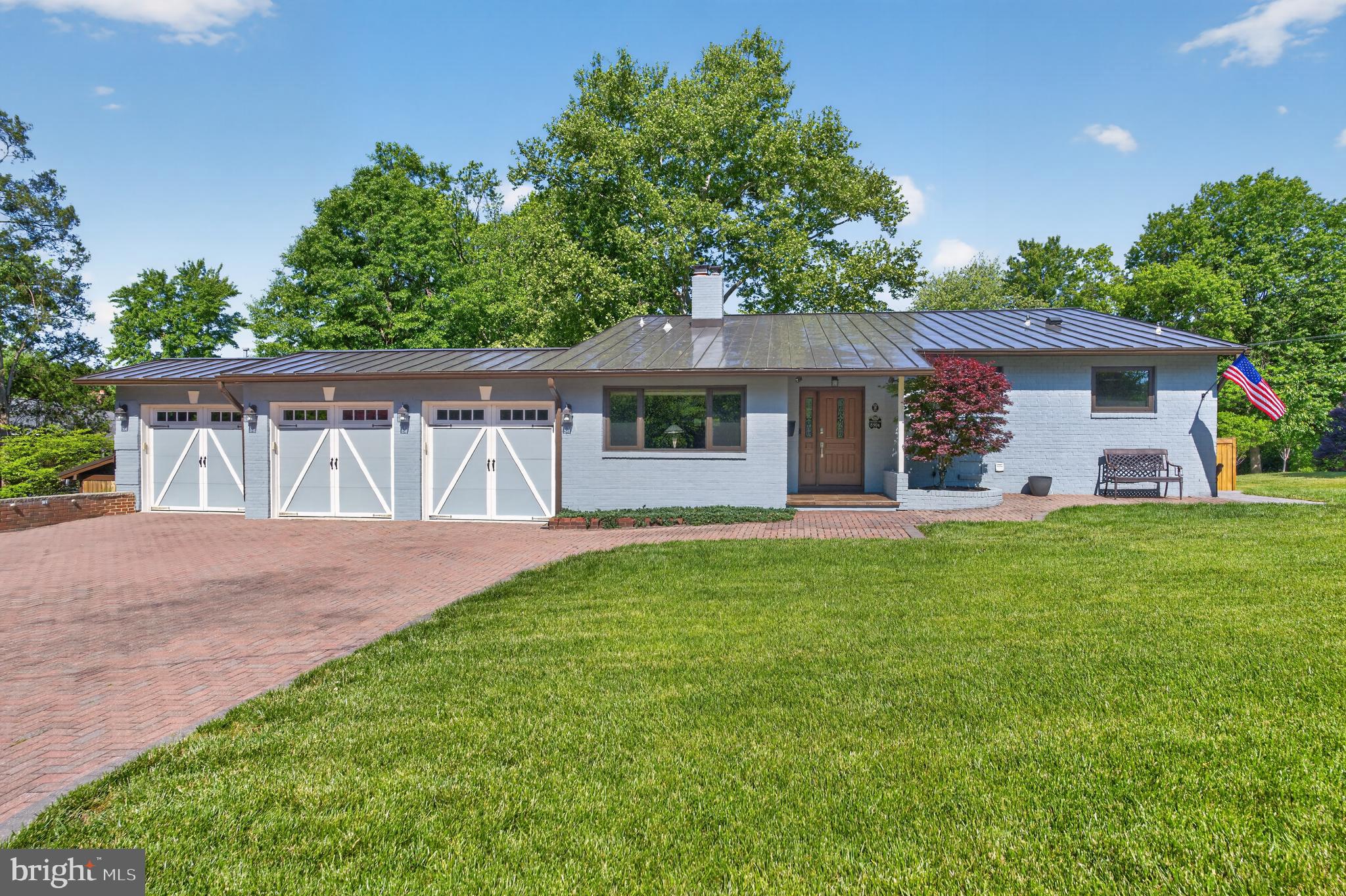 8904 STRATFORD LANE