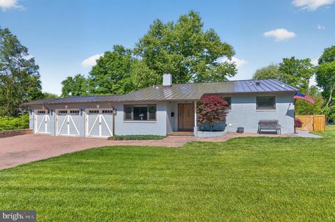 Photo of 8904 Stratford Lane, ALEXANDRIA, VA 22308 (MLS # VAFX2310810)
