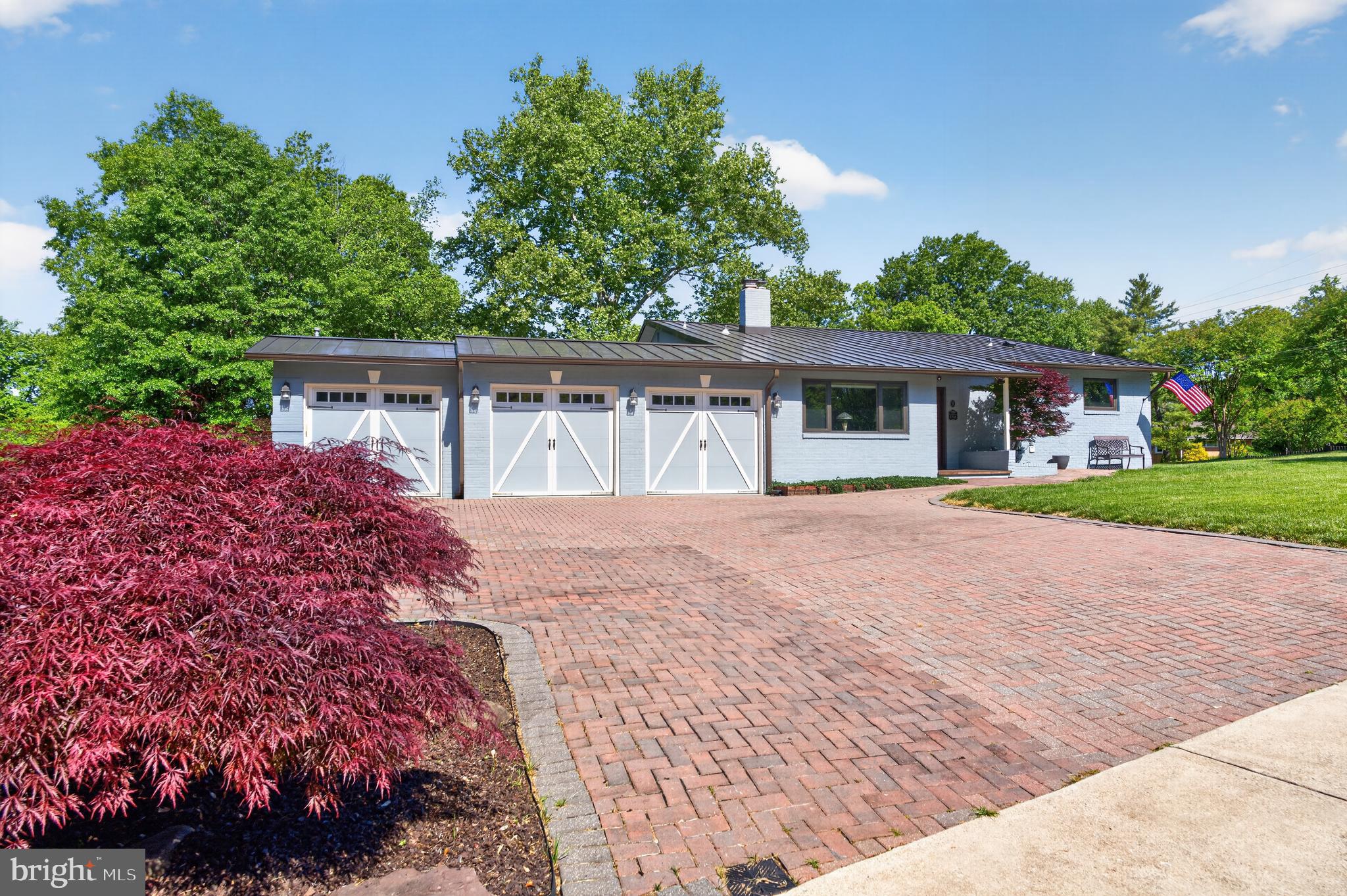 8904 STRATFORD LANE
