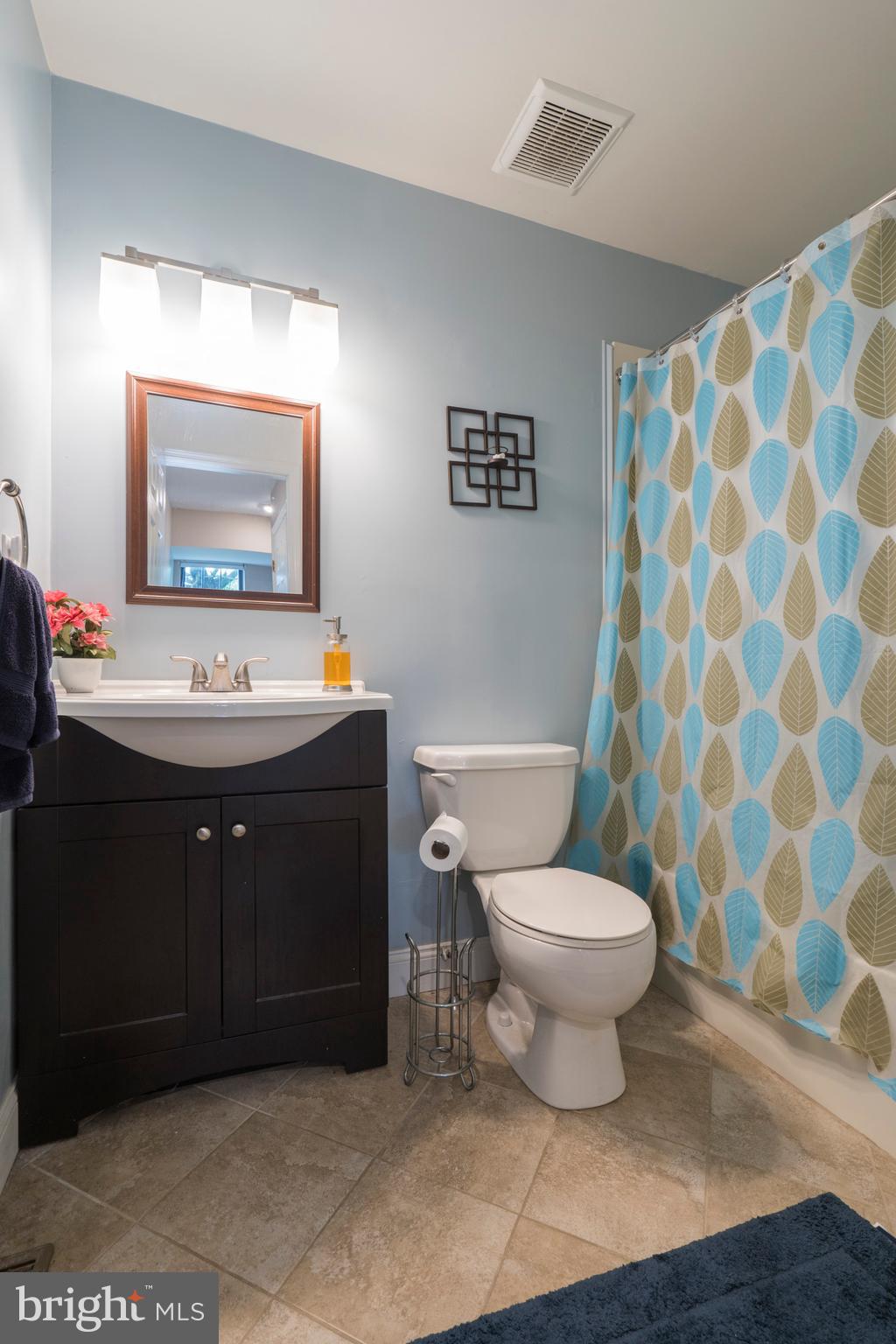 BRADFORD SQUARE - Residential Lease