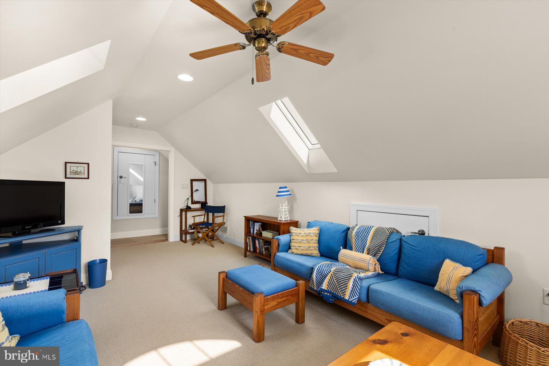 SALT POND - Residential