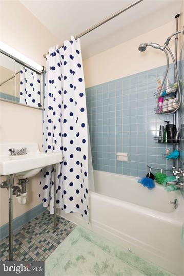 WEST ARLINGTON - Residential Lease