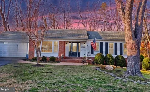 8100 Saint David Court, Springfield, VA MLS: VAFX2219158