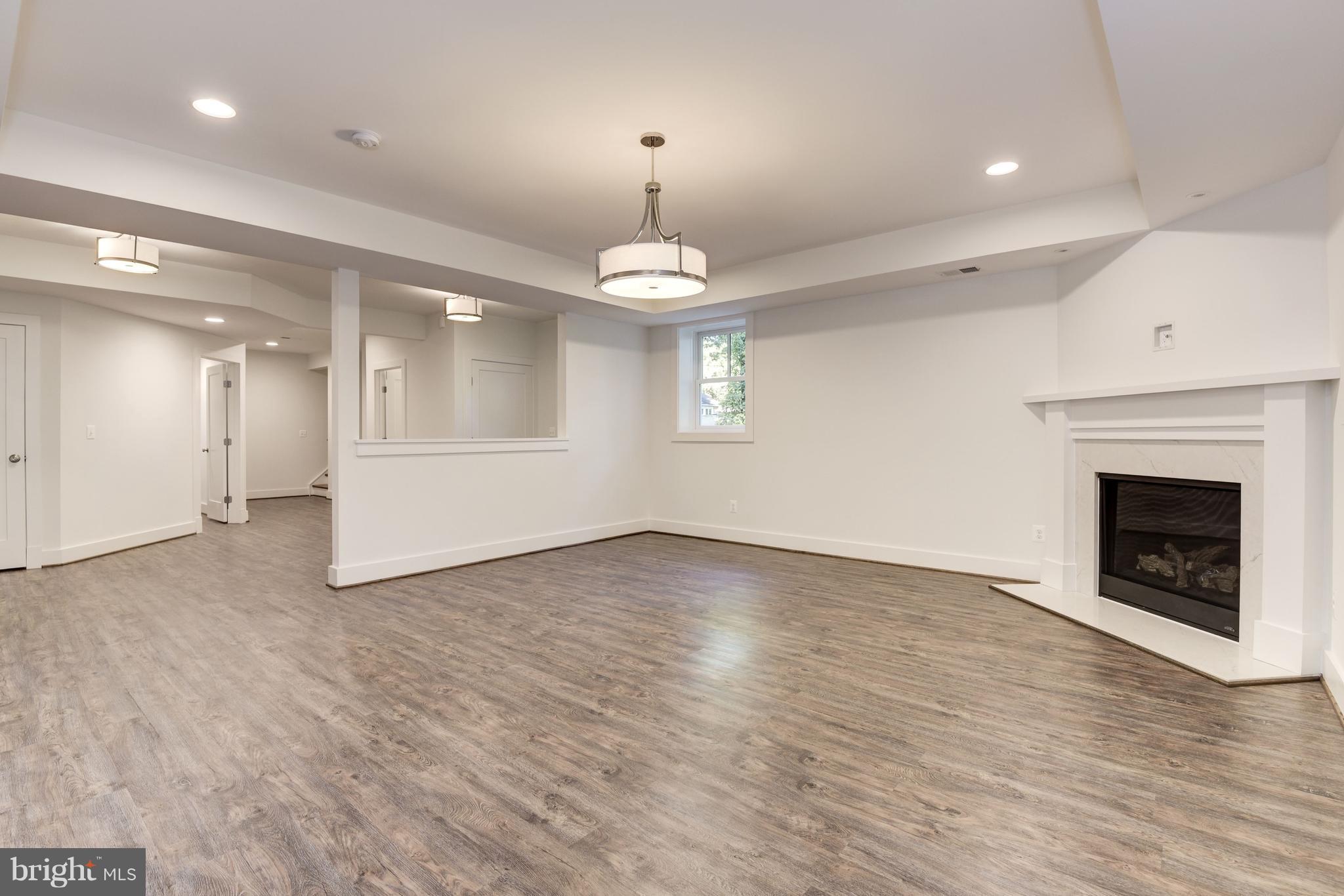 LEE HEIGHTS - Residential