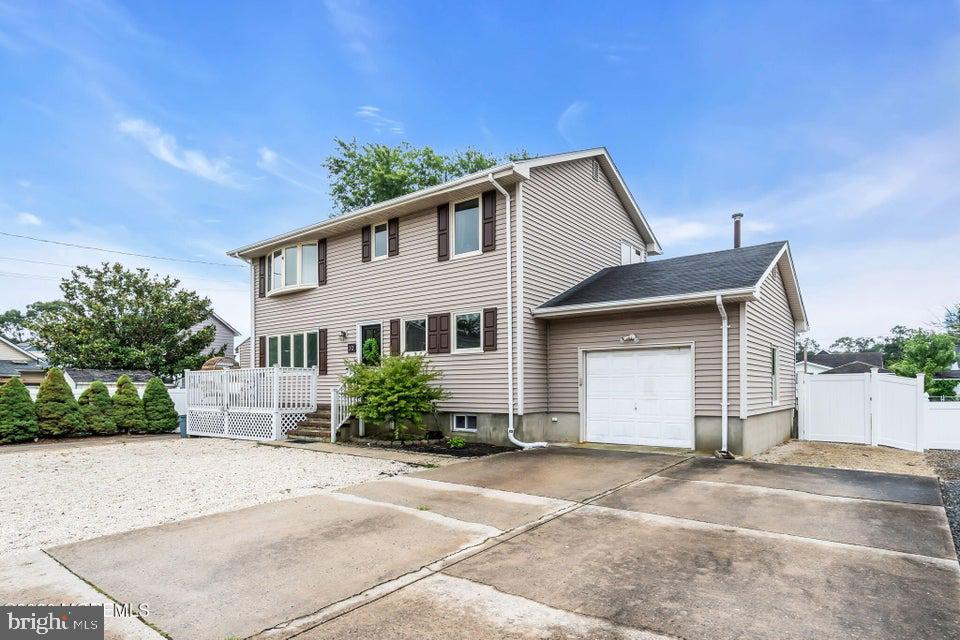 20 E LAKEWOOD AVENUE