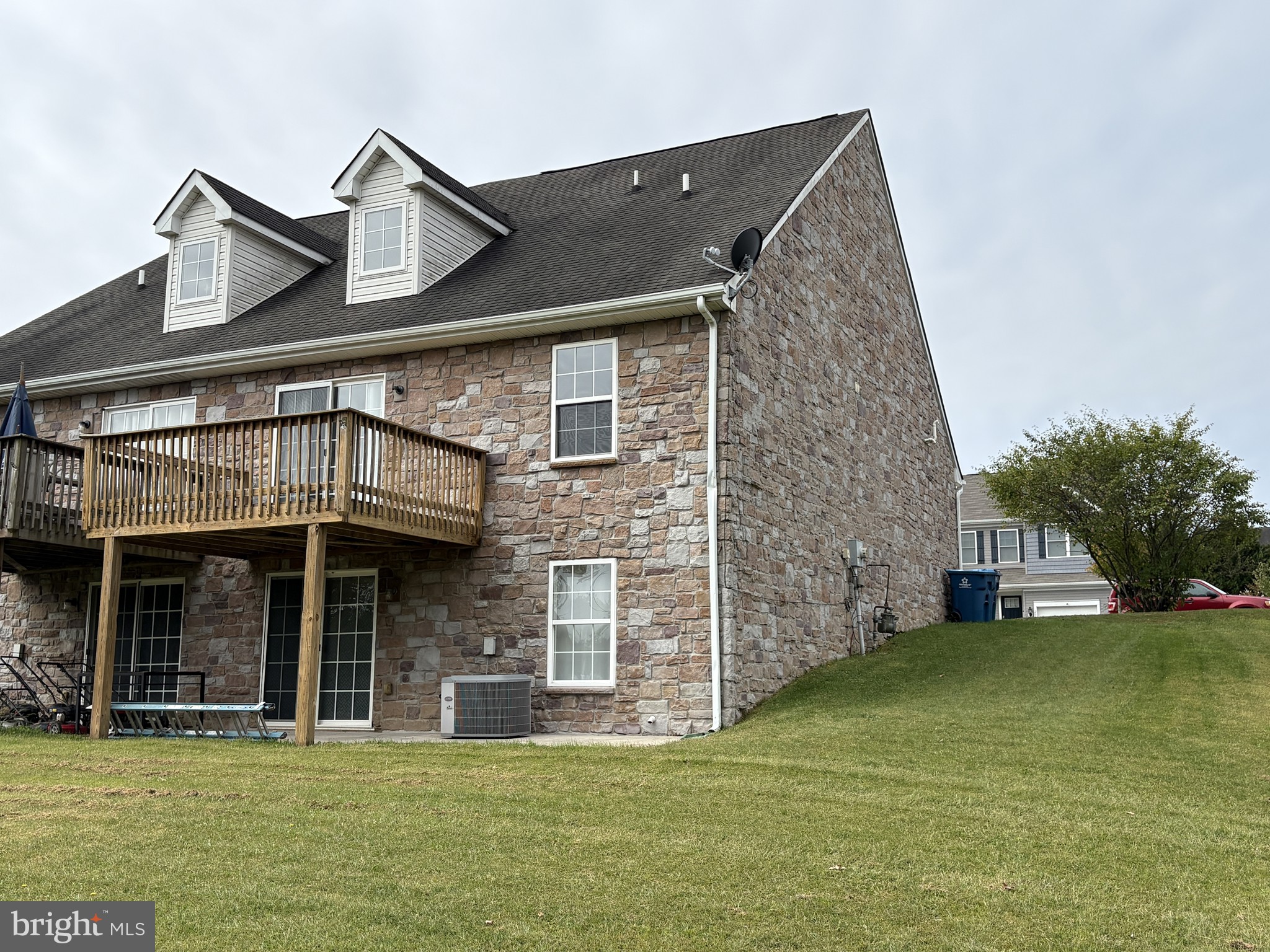 WALNUT HILL - Residential Lease