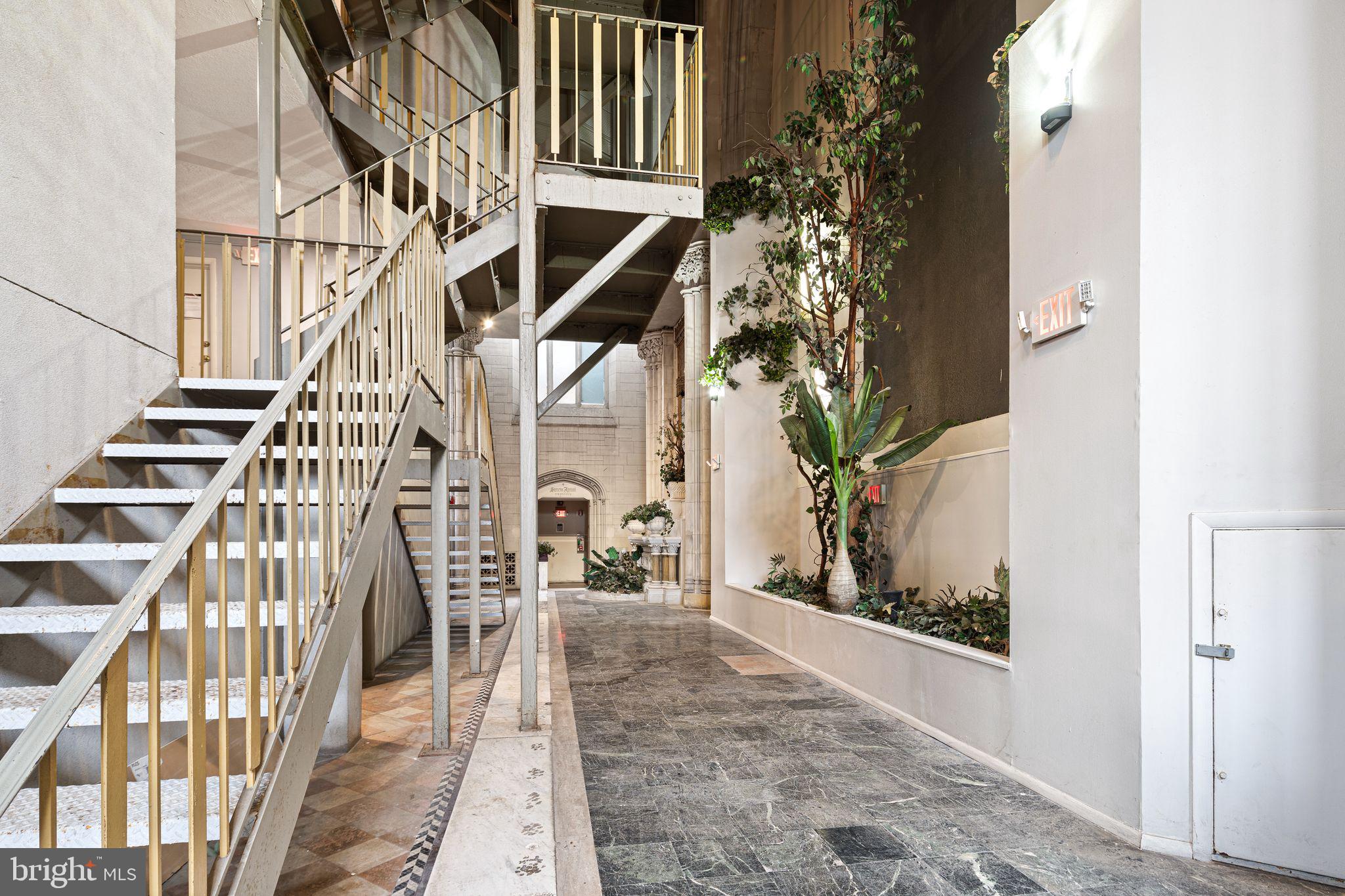 UNIVERSITY CITY - Residential Lease