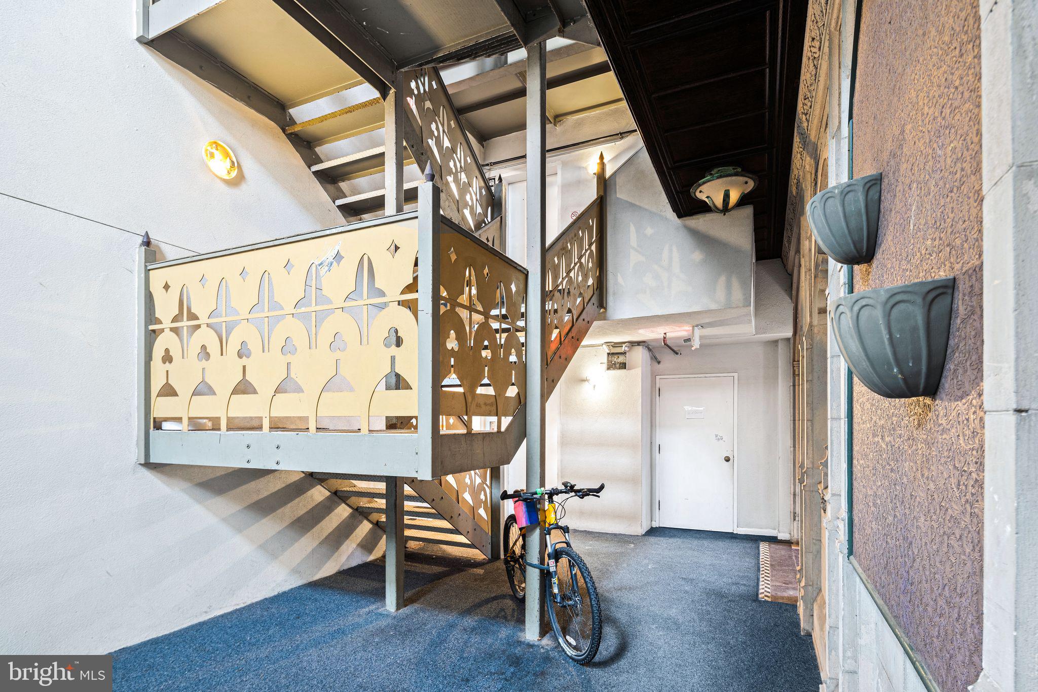 UNIVERSITY CITY - Residential Lease