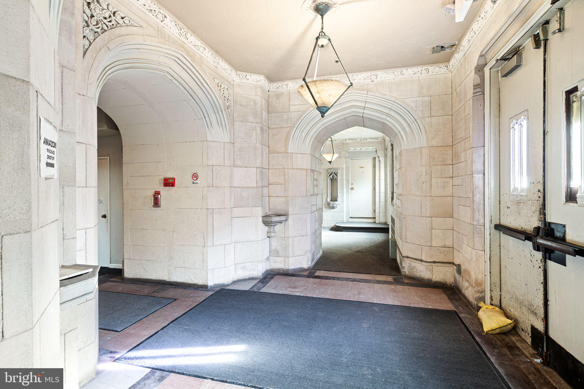 UNIVERSITY CITY - Residential Lease