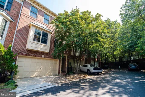 2505 Gadsby Place, Alexandria, VA MLS: VAAX2053516