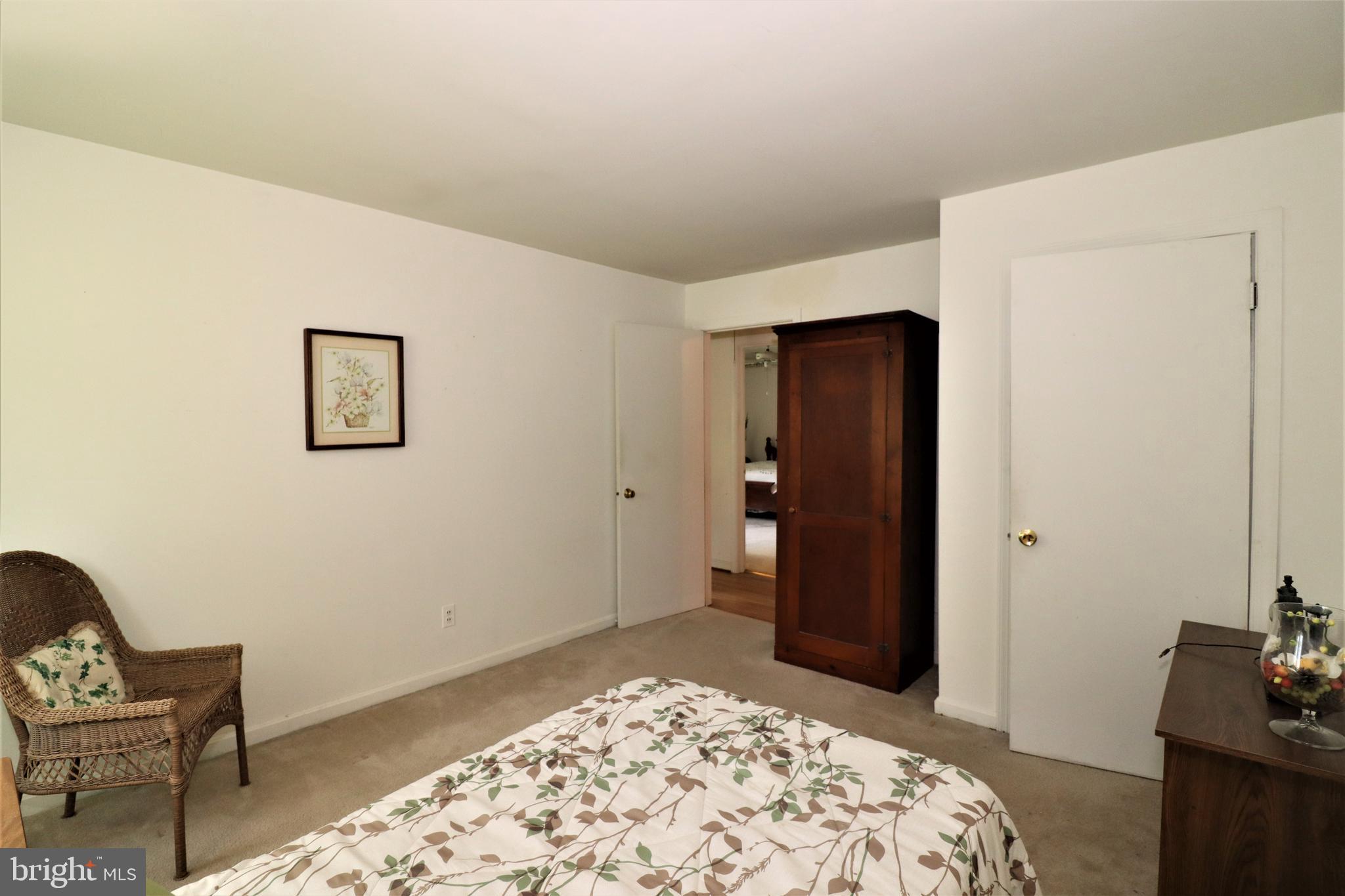 FOXHILLS - Residential