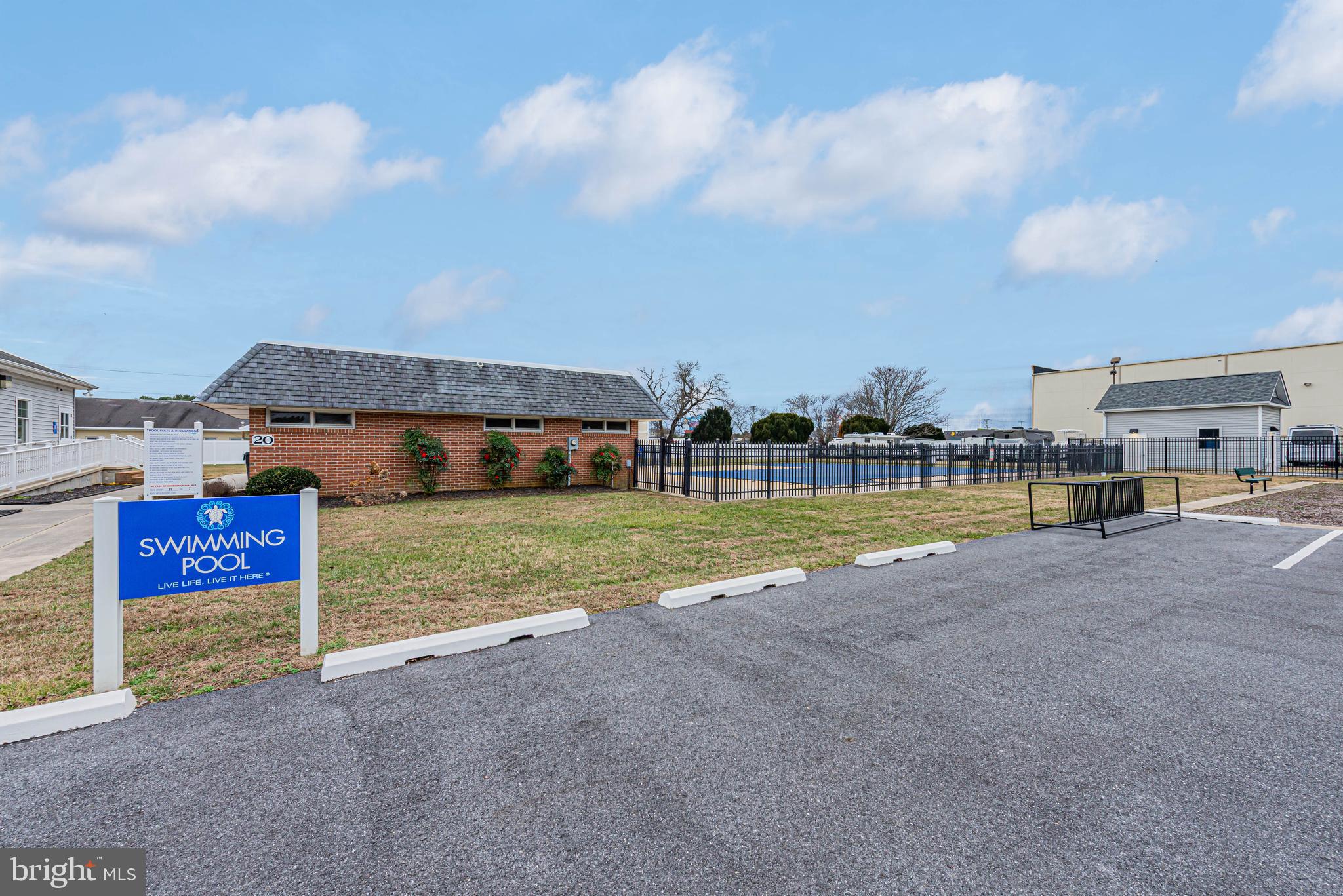 COLONIAL EAST MHP - Residential