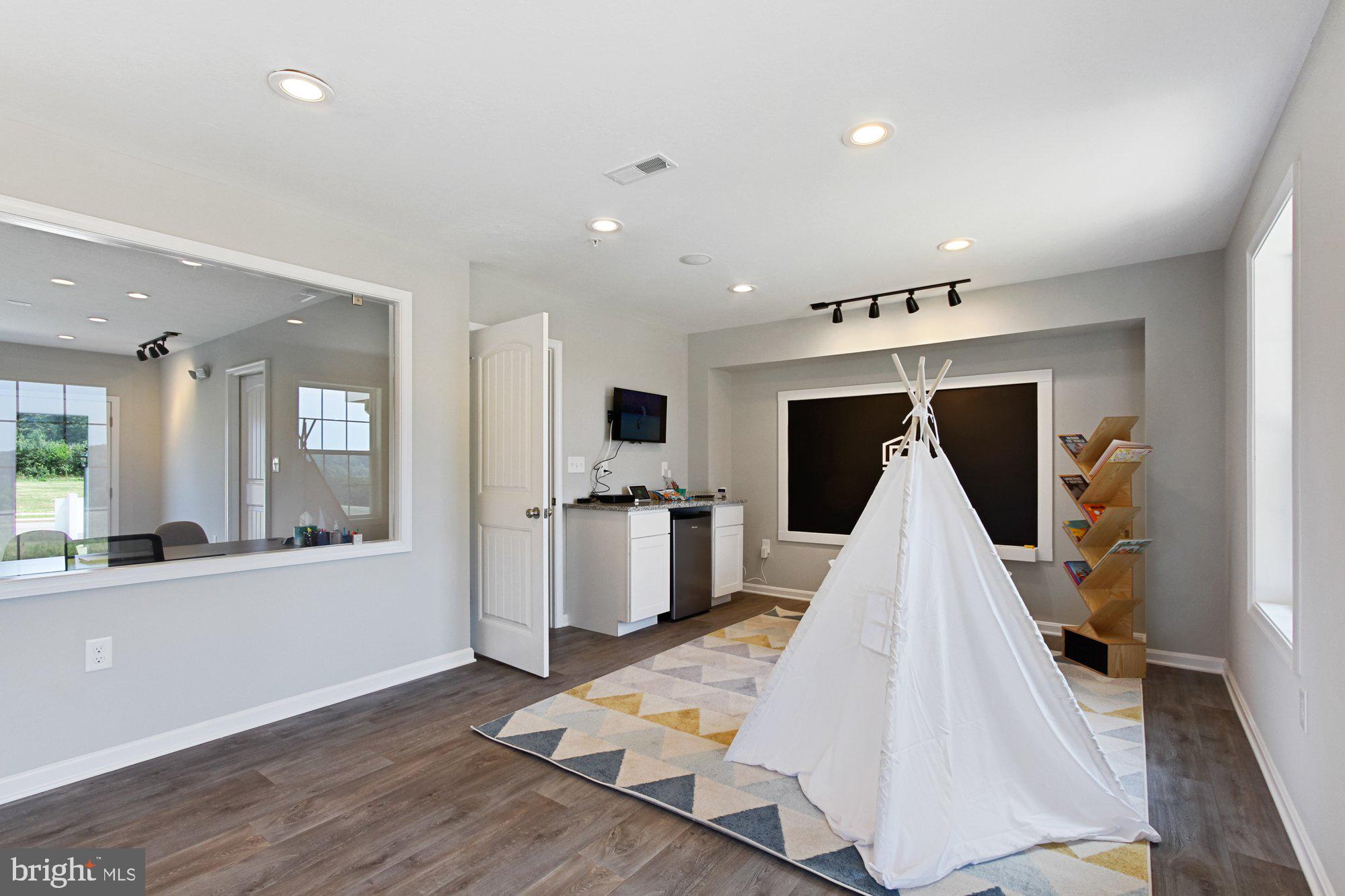 HUDSON RIDGE - Residential