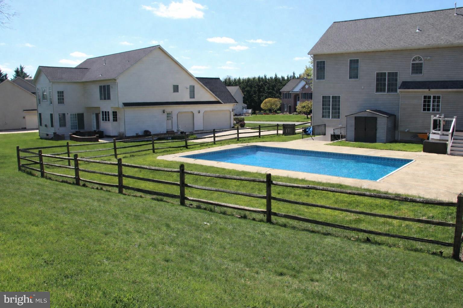 1105 BLUEBIRD COURT E