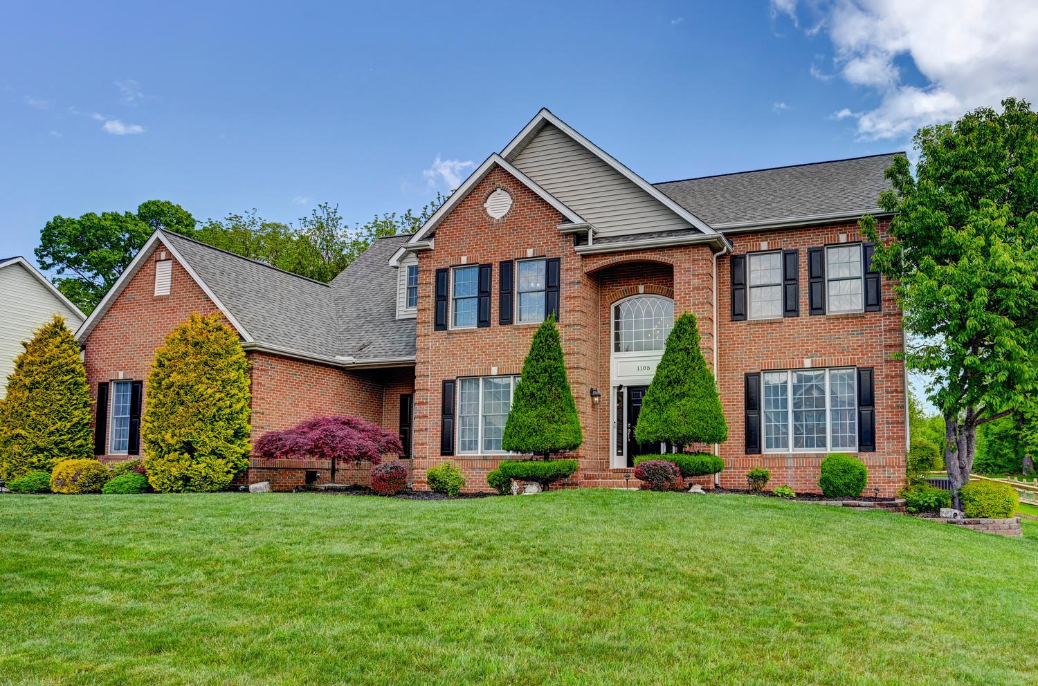 1105 BLUEBIRD COURT E