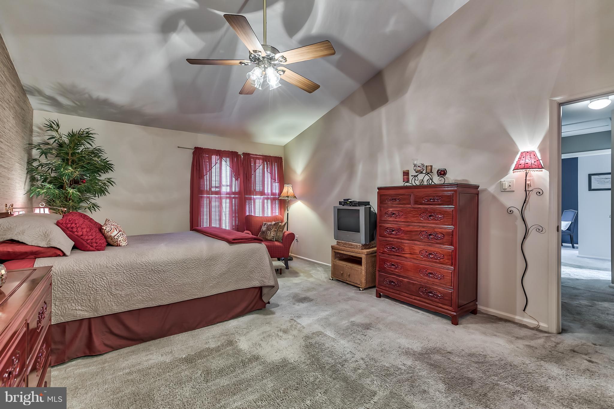 COLLEGE HILLS - Residential