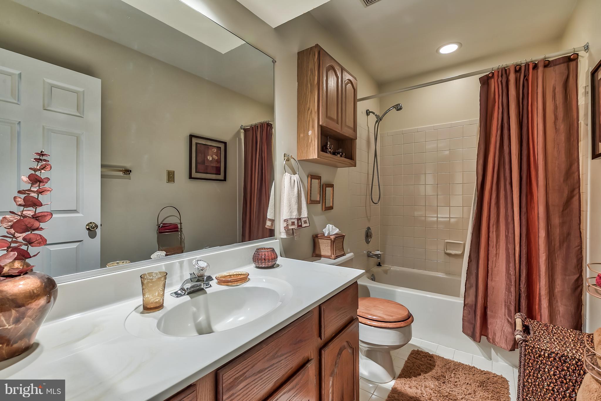 COLLEGE HILLS - Residential