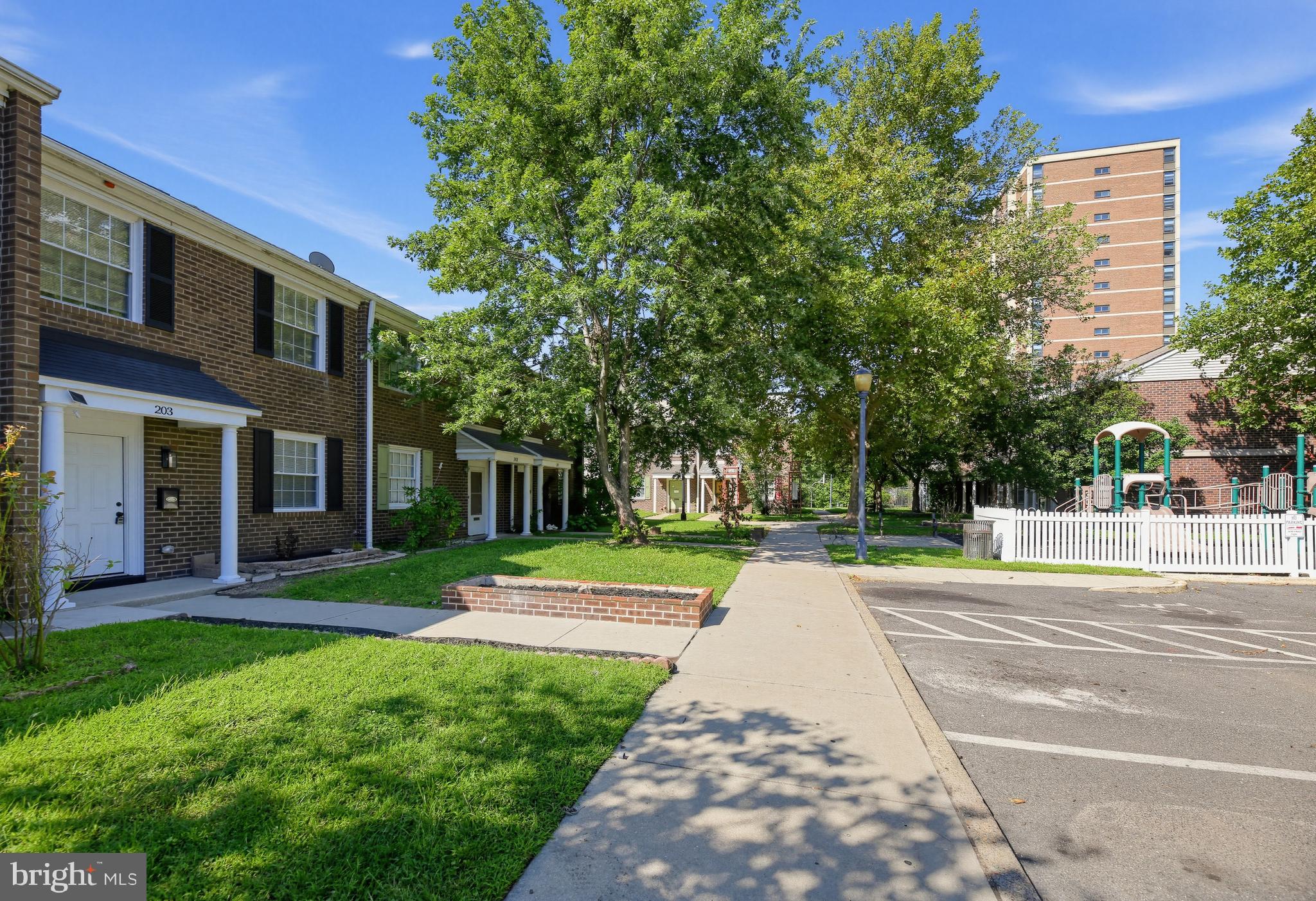 203 STEVENS COURT