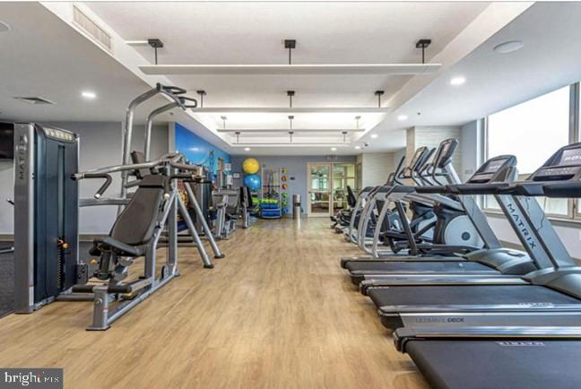 QUEEN VILLAGE - Residential