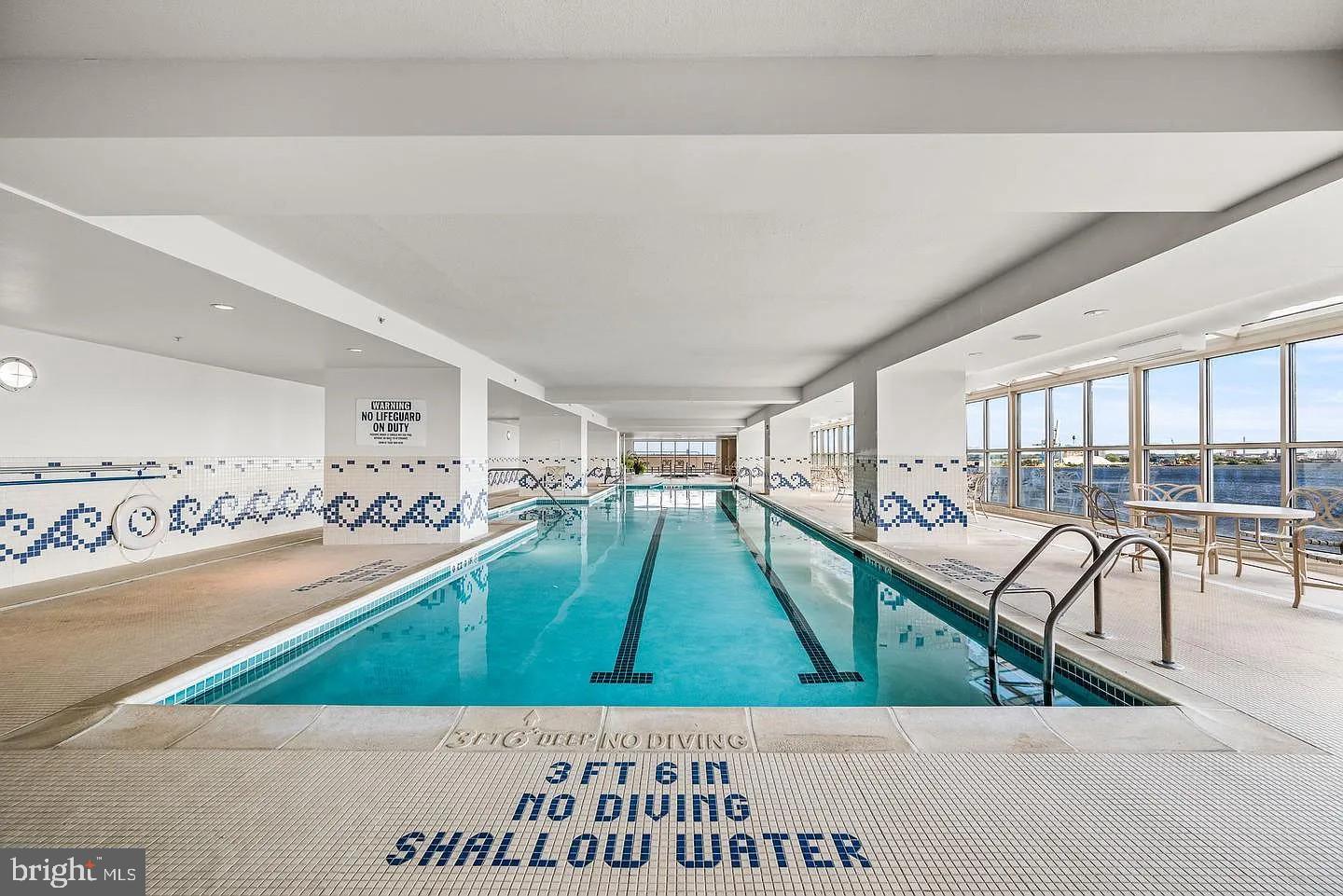 QUEEN VILLAGE - Residential