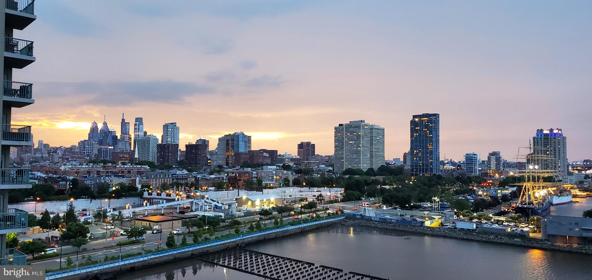 QUEEN VILLAGE - Residential