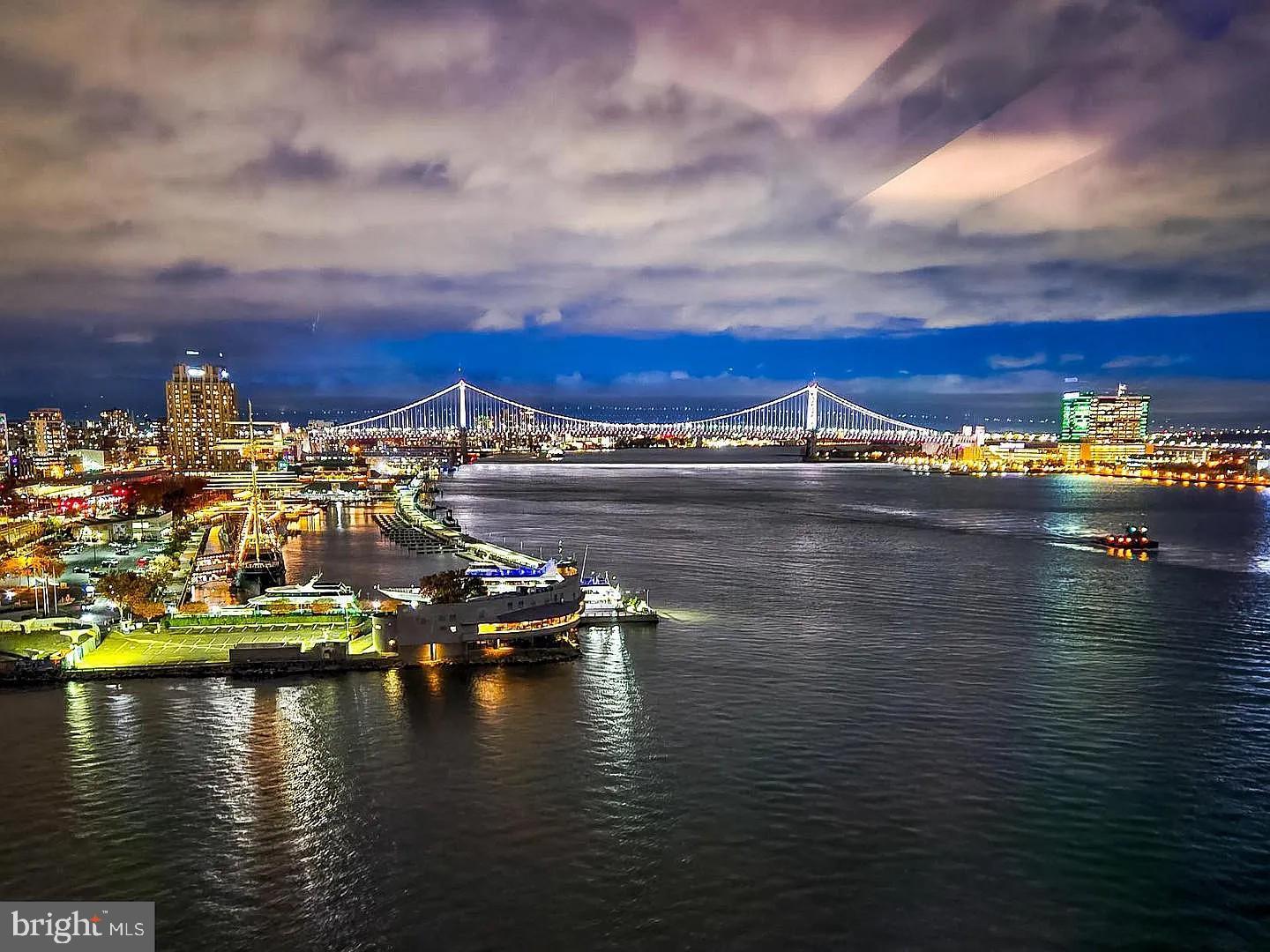 QUEEN VILLAGE - Residential