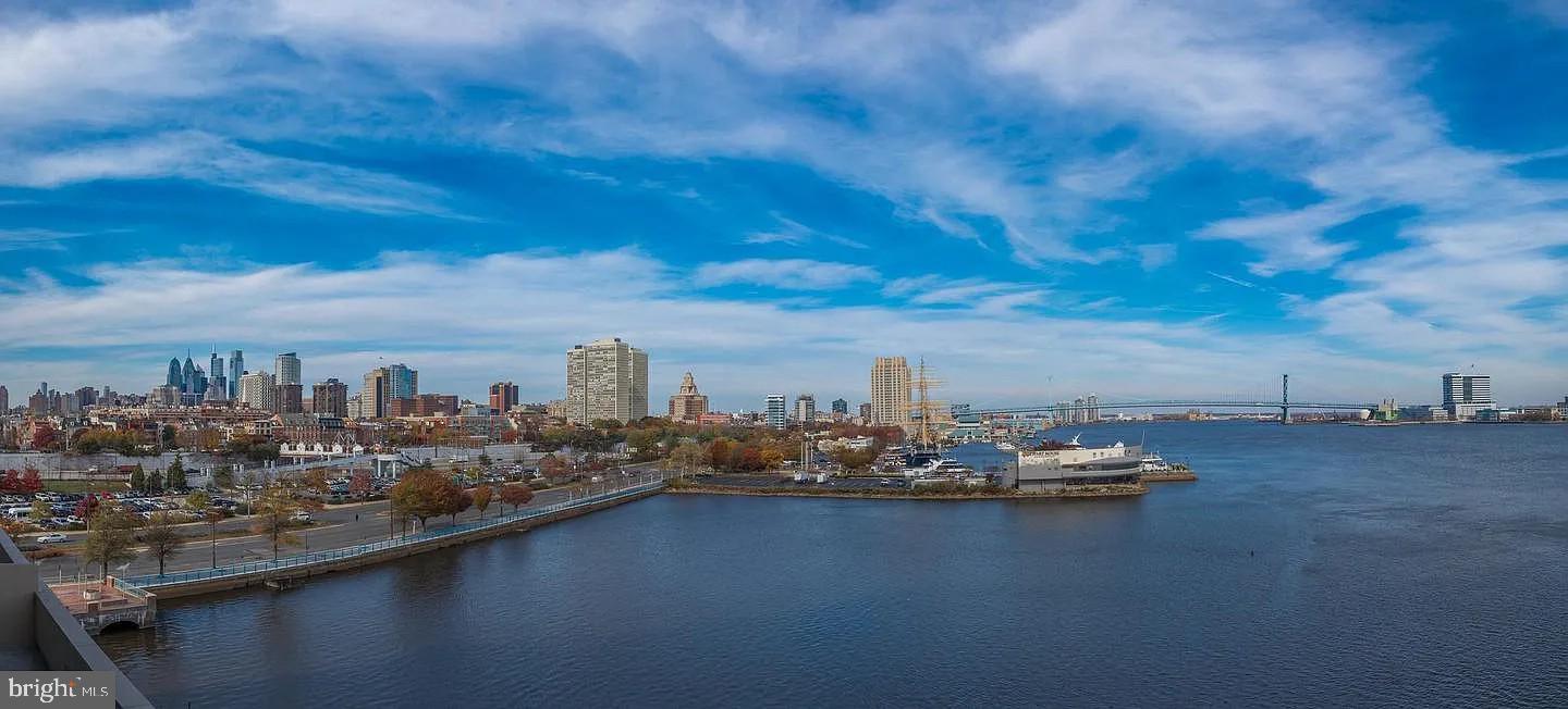 QUEEN VILLAGE - Residential