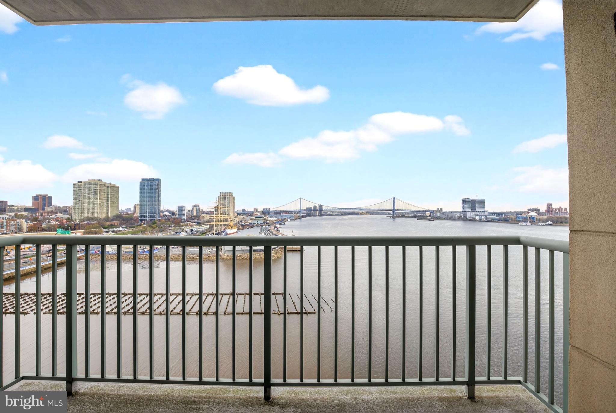 QUEEN VILLAGE - Residential