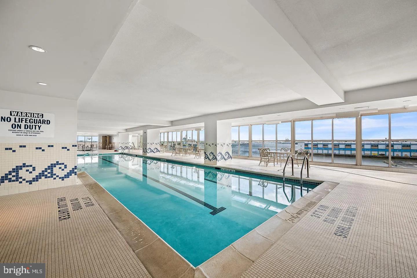 QUEEN VILLAGE - Residential