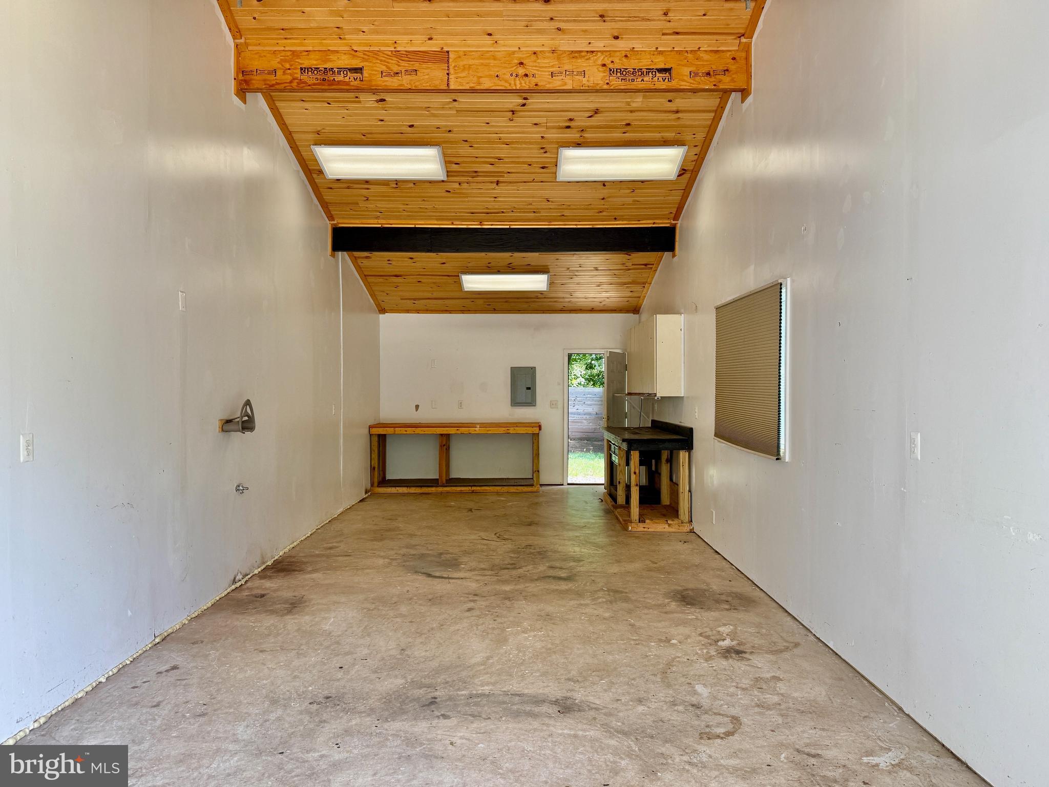 132 E MEADOWLAND LANE
