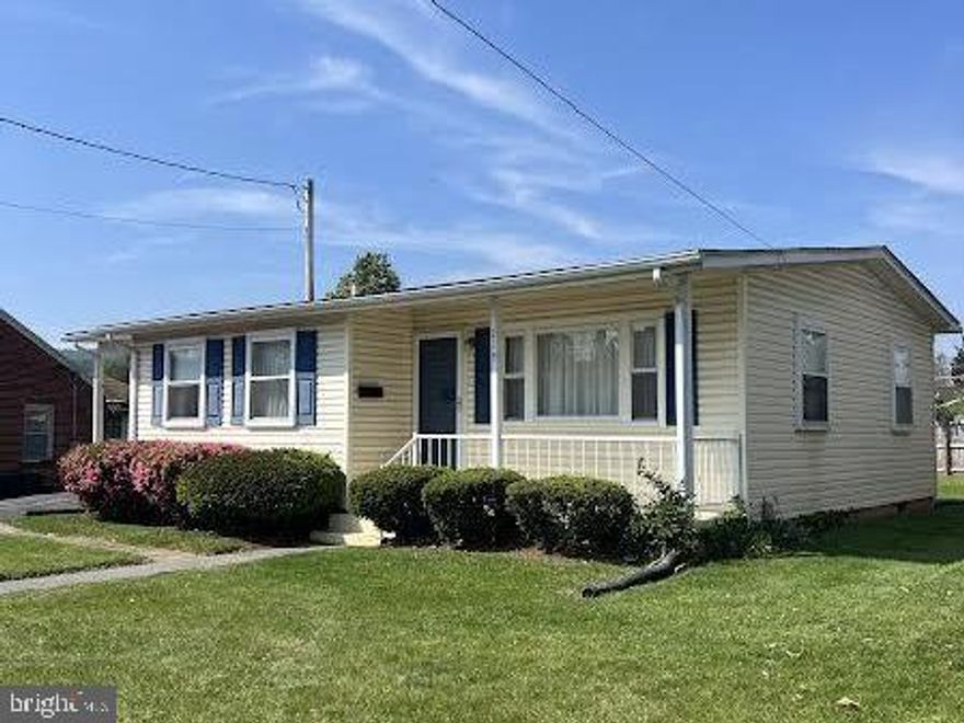 Charming one owner home in town of Front Royal.  Close to shopping, hospital, restaurants.  Perfect for a starter home or for those of you downsizing.  One level living.  Large flat back yard, partially fenced.  Well maintained. Water heater less than 2 years old.  Hurry!! This one won't last long.  Sold AS-IS