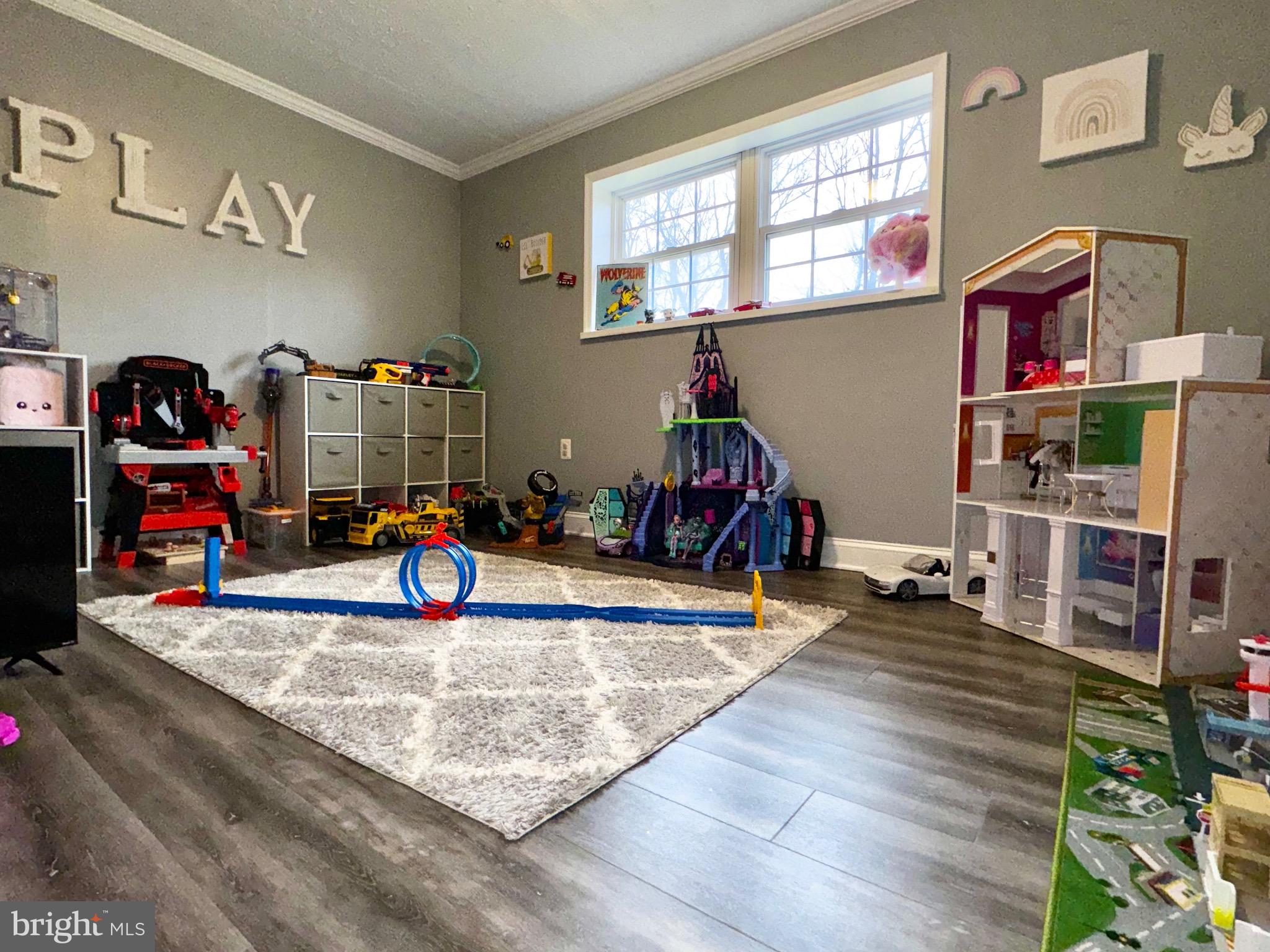 SYCAMORE VILLAGE - Residential