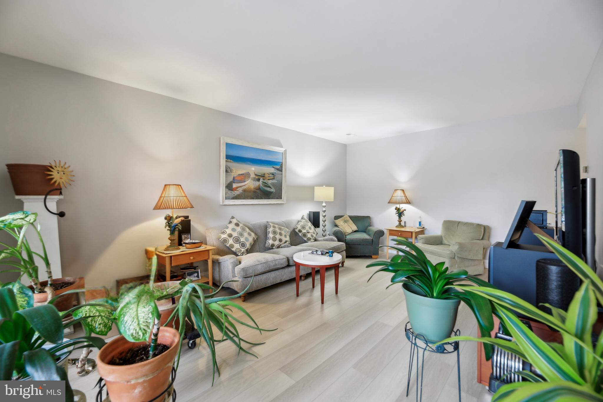 STAPLETON COURT GARDEN - Residential