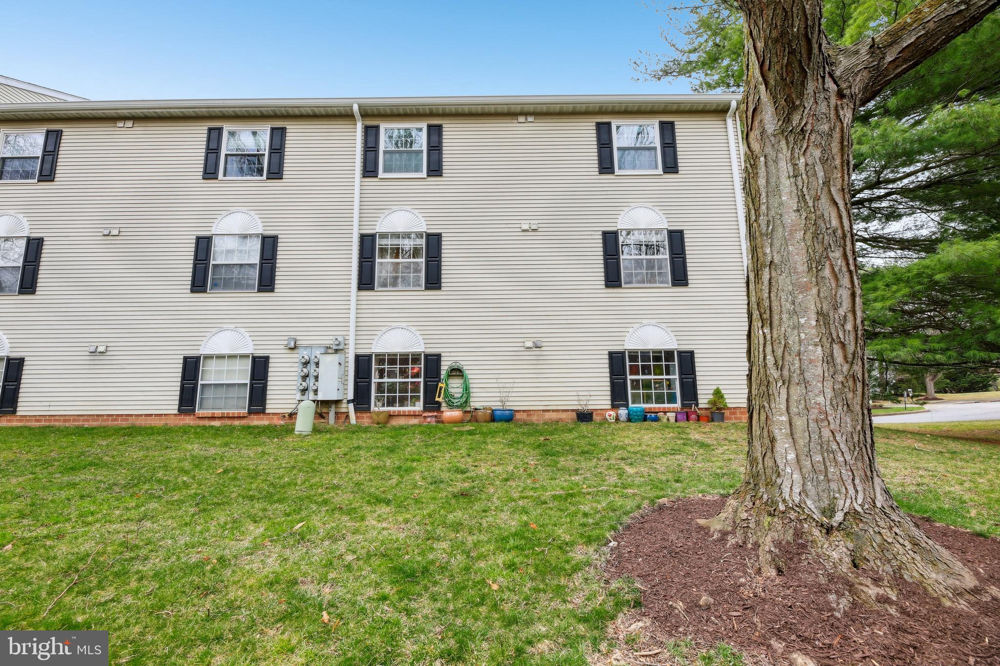 STAPLETON COURT GARDEN - Residential