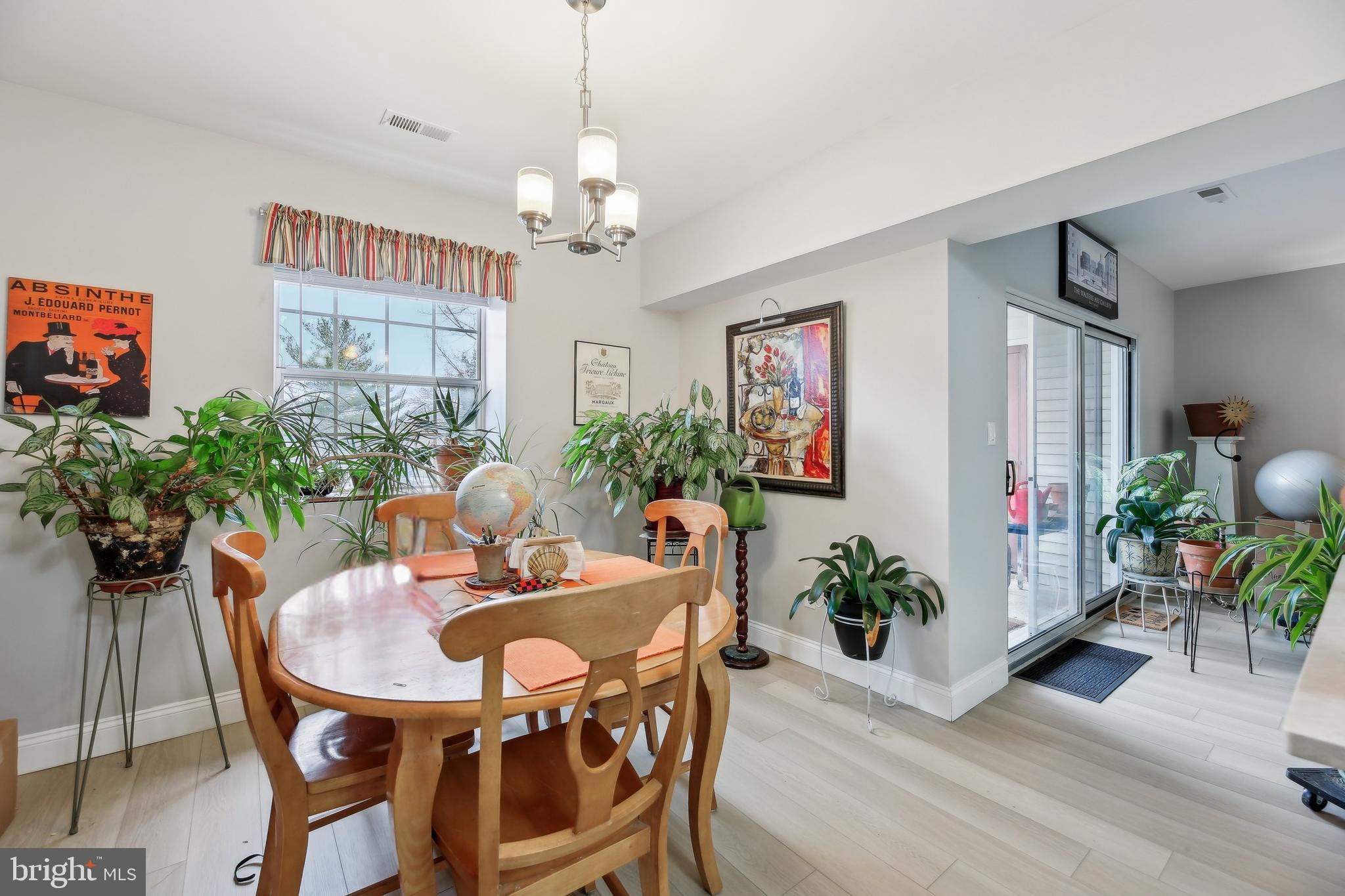 STAPLETON COURT GARDEN - Residential