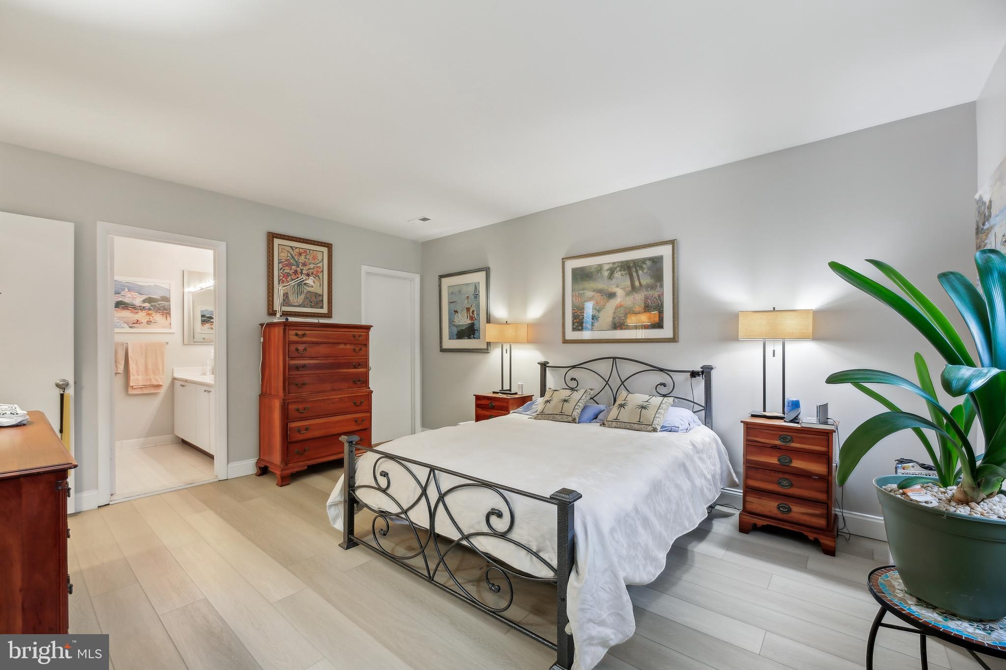 STAPLETON COURT GARDEN - Residential