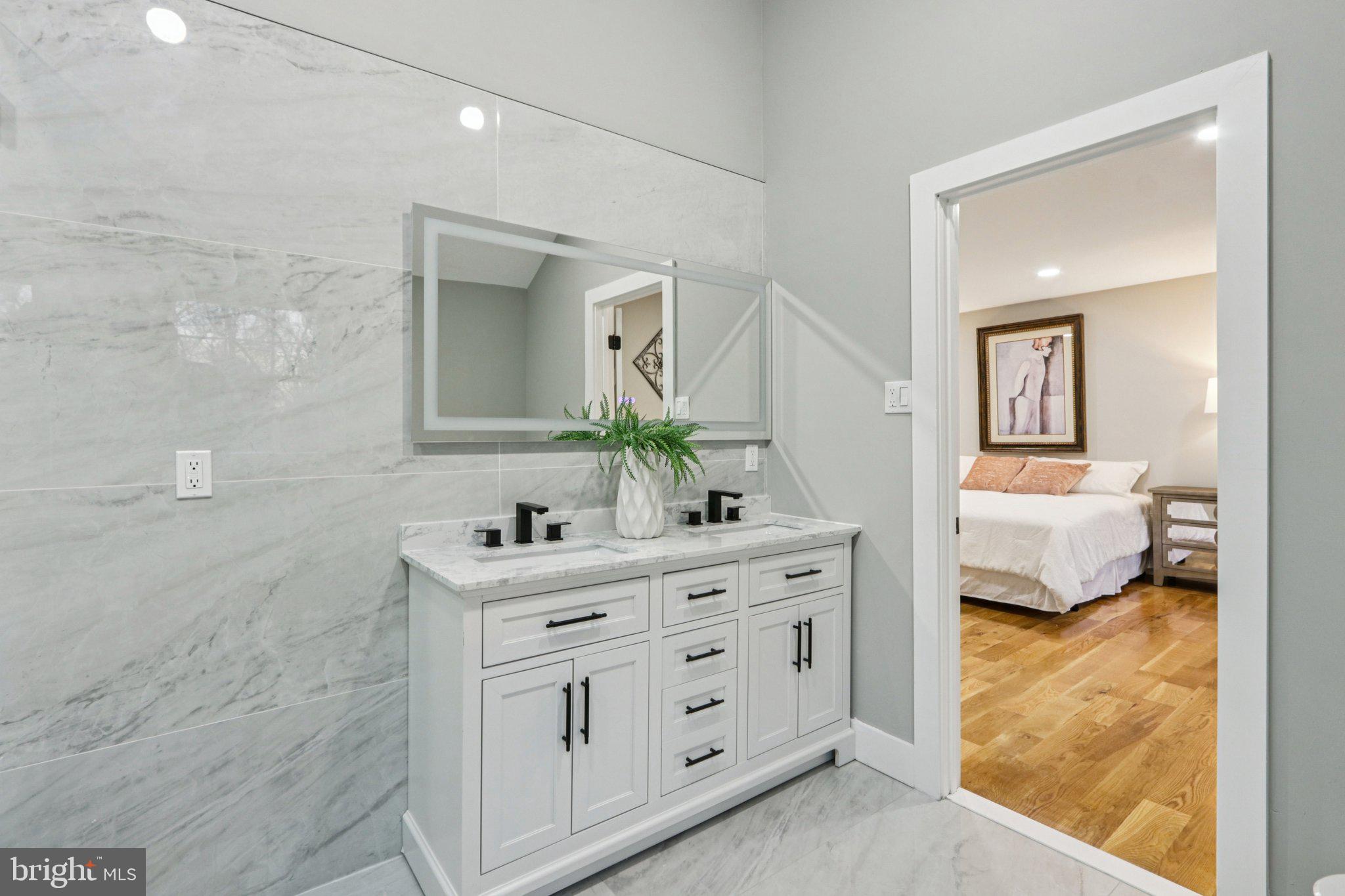 MAKEFIELD RIDGE - Residential