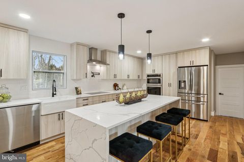 923 HUNT DRIVE YARDLEY PA 19067