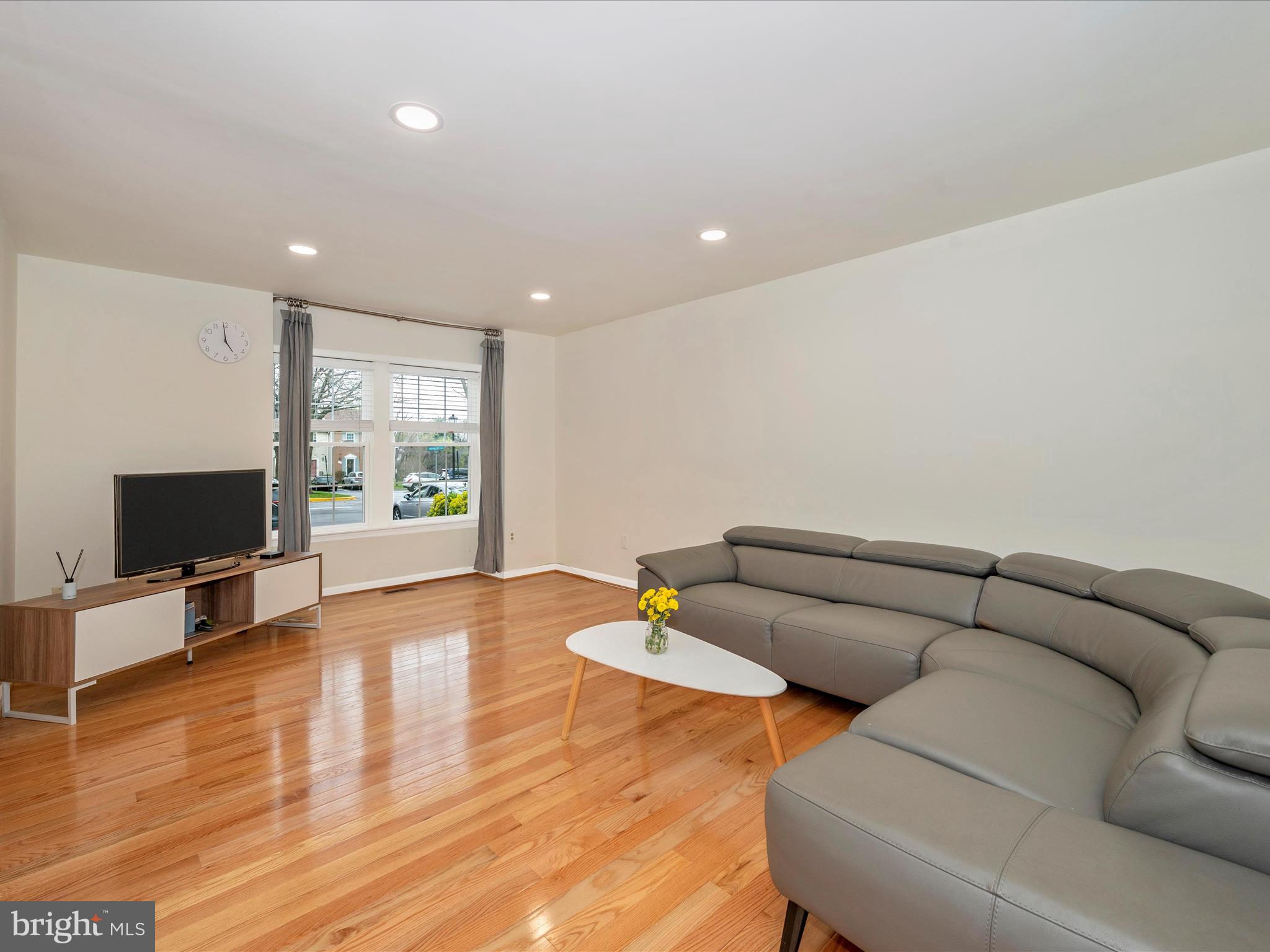 DERWOOD STATION - Residential